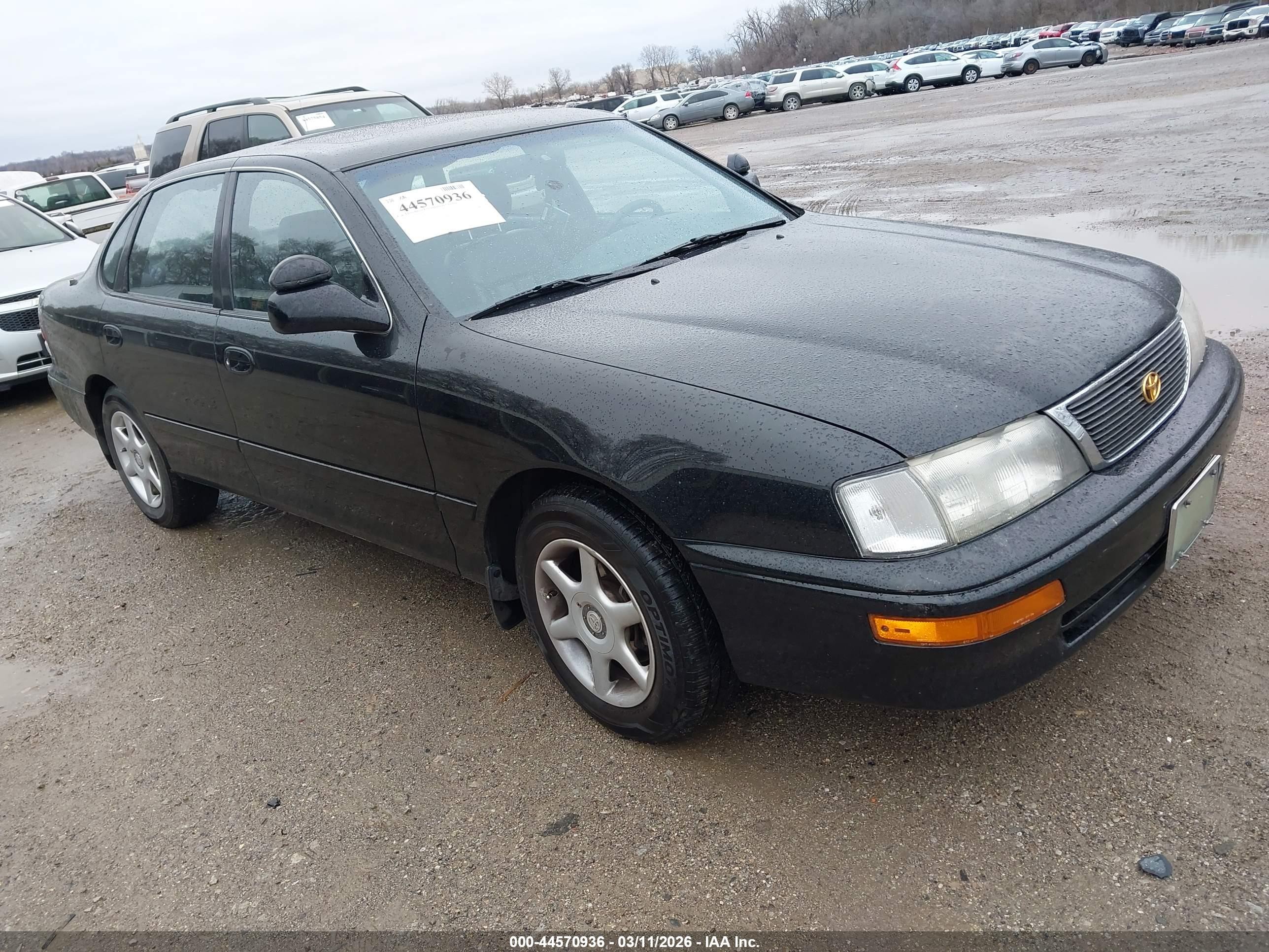 1995 Toyota Avalon XLS, VIN 4T1GB11E9SU012888 — Rear end