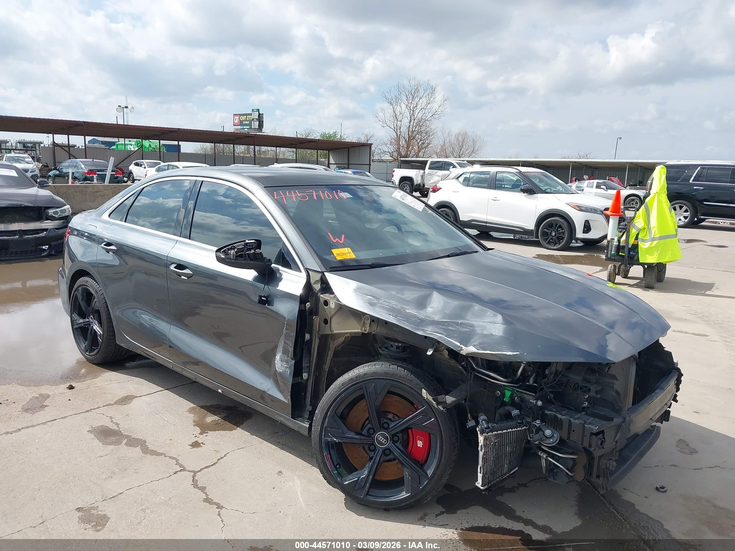 2023 Audi S3 Premium Plus, VIN WAUH3DGY9PA044285 — Перед