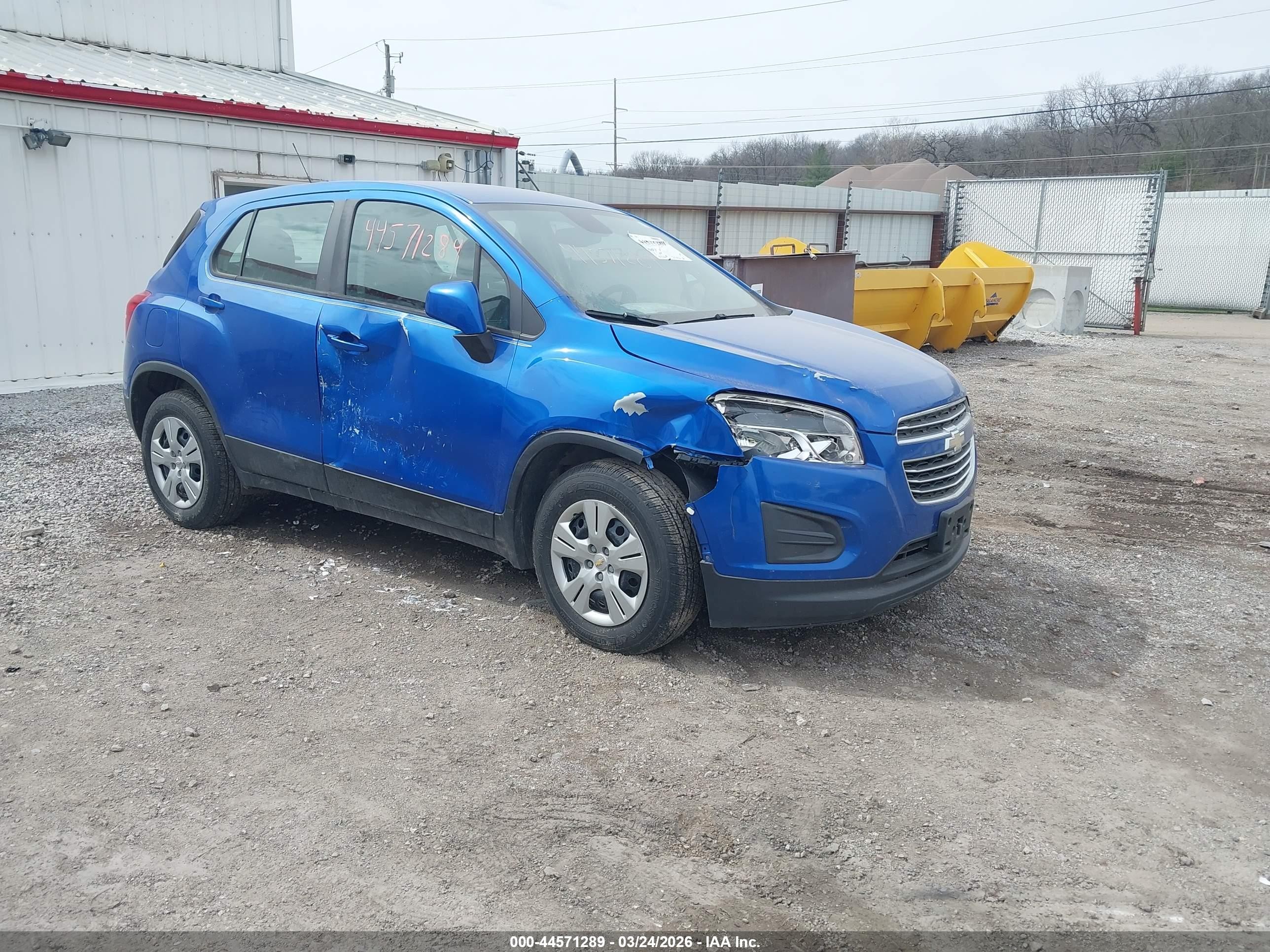 2016 Chevrolet Trax LS, VIN KL7CJKSB2GB759250 — Front end