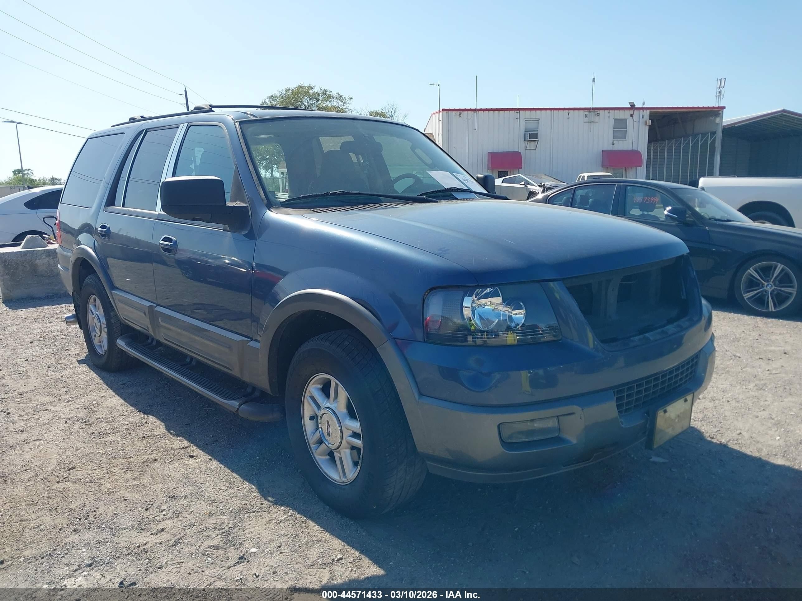 2004 Ford Expedition Special Service, VIN 1FMPU15L54LA09868 — Зад