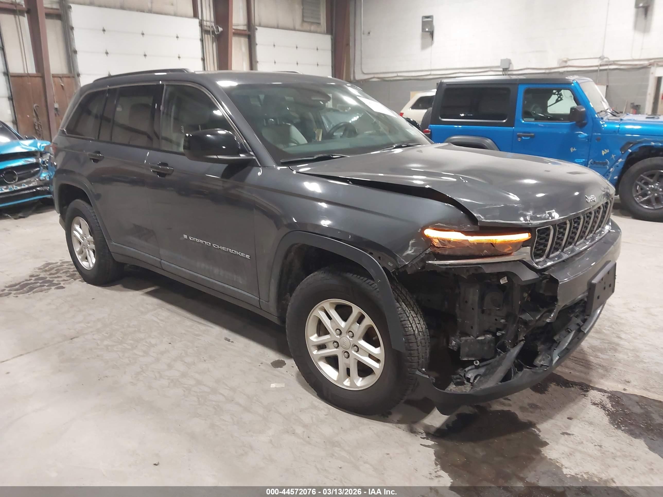 2022 Jeep Grand Cherokee Altitude, VIN 1C4RJHAGXN8612830 — Front end