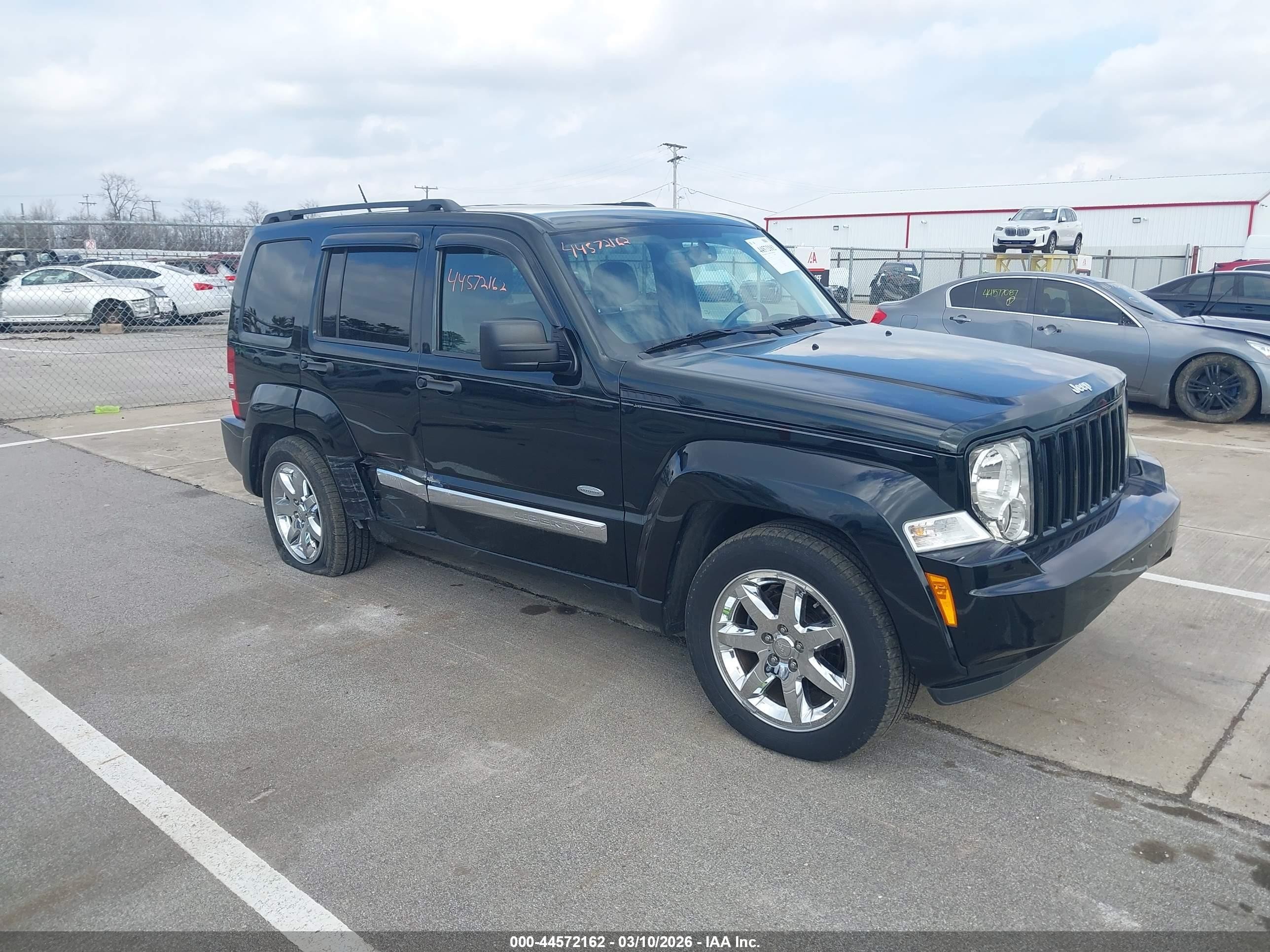 2012 Jeep Liberty Sport, VIN 1C4PJMAK5CW185456 — Бок
