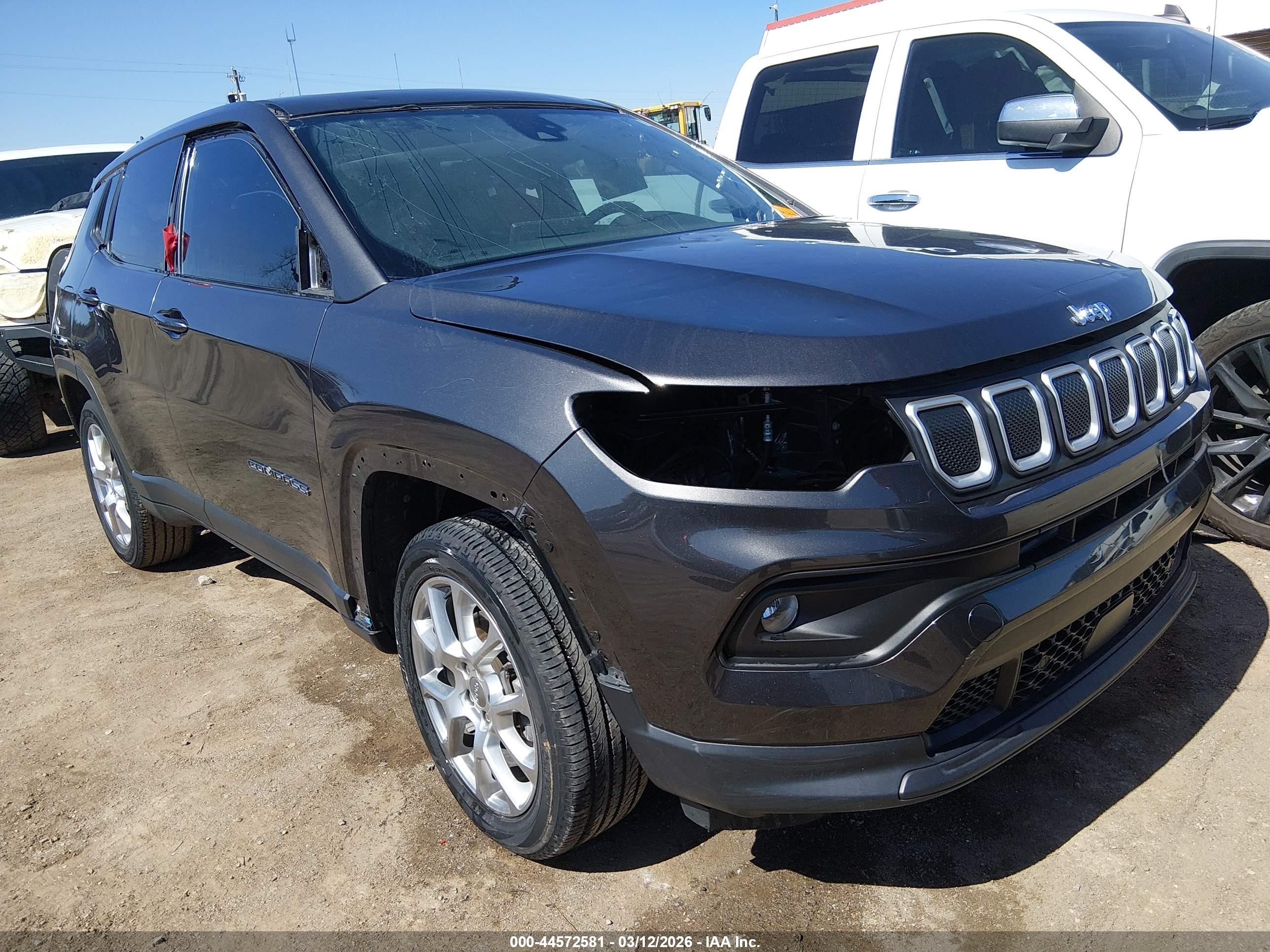 2022 Jeep Compass Latitude Lux, VIN 3C4NJDFB9NT165882 — All over