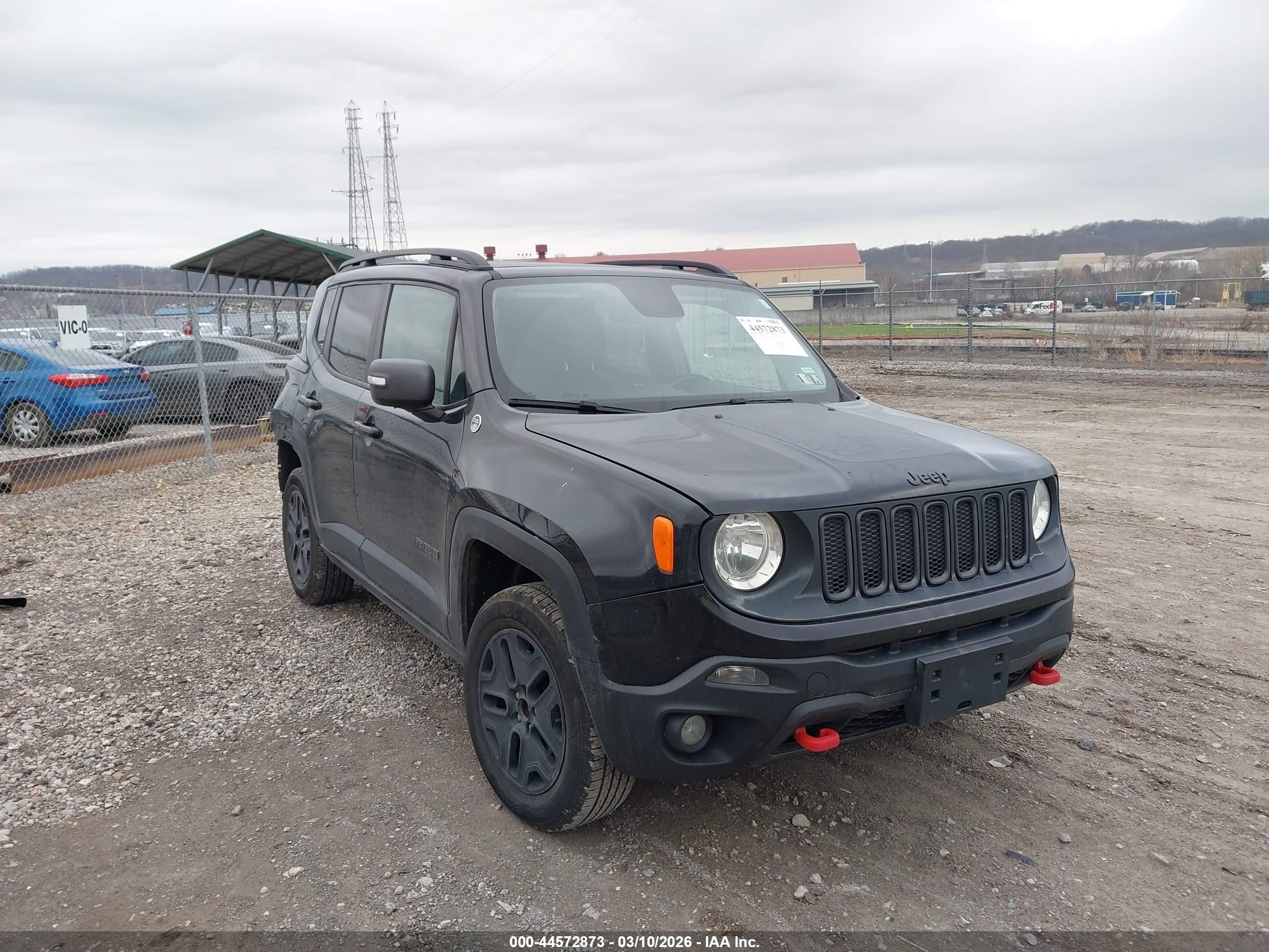 2017 Jeep Renegade Trailhawk, VIN ZACCJBCB3HPE98171 — Rear end