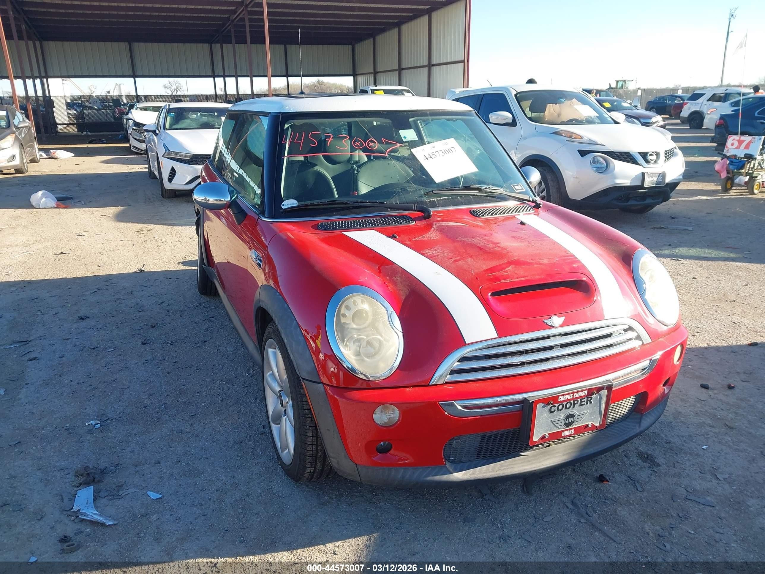 2006 MINI Hardtop S, VIN WMWRE33506TL18660 — Зад