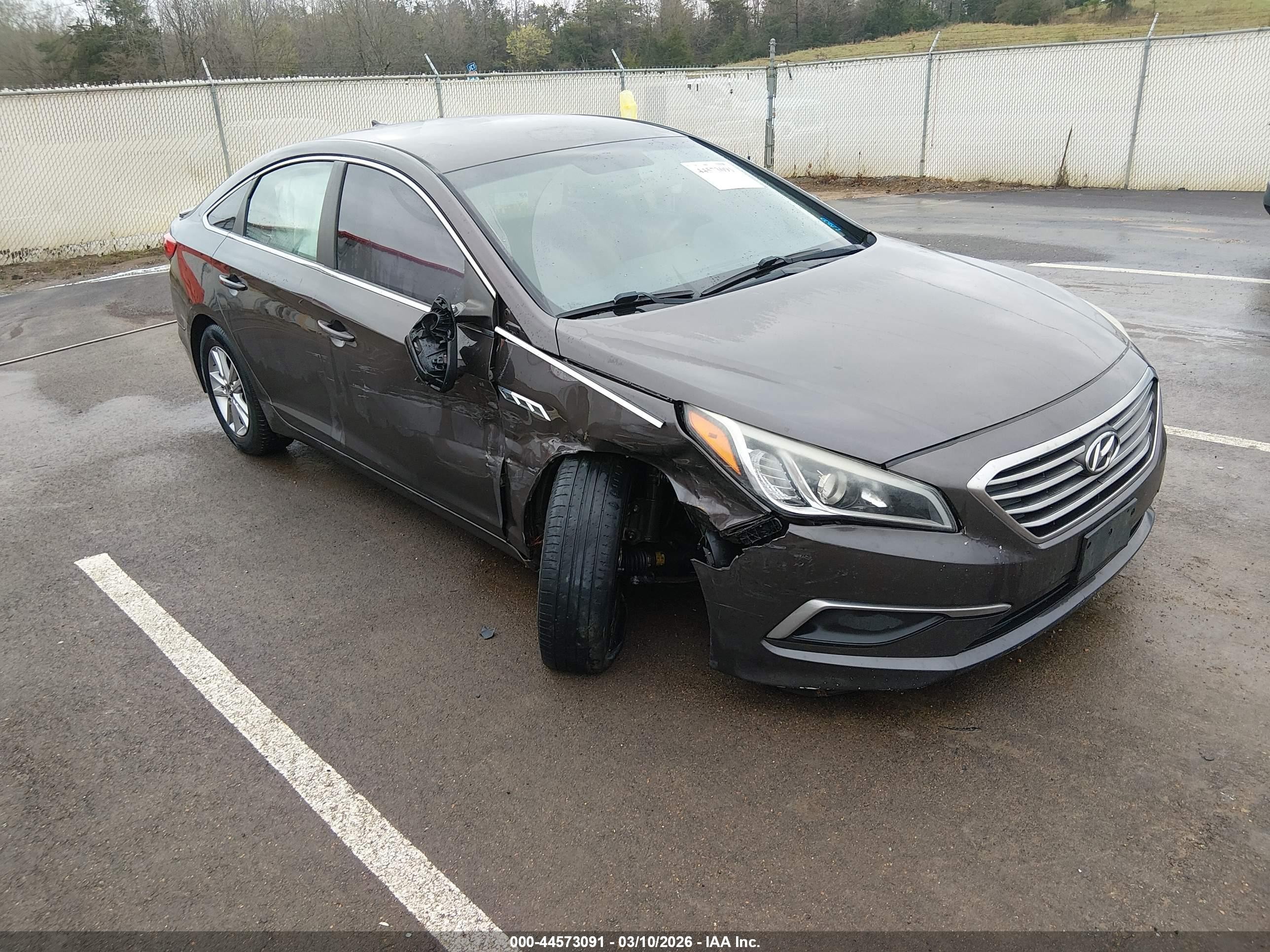2017 Hyundai Sonata SE, VIN 5NPE24AF9HH518892 — Front end