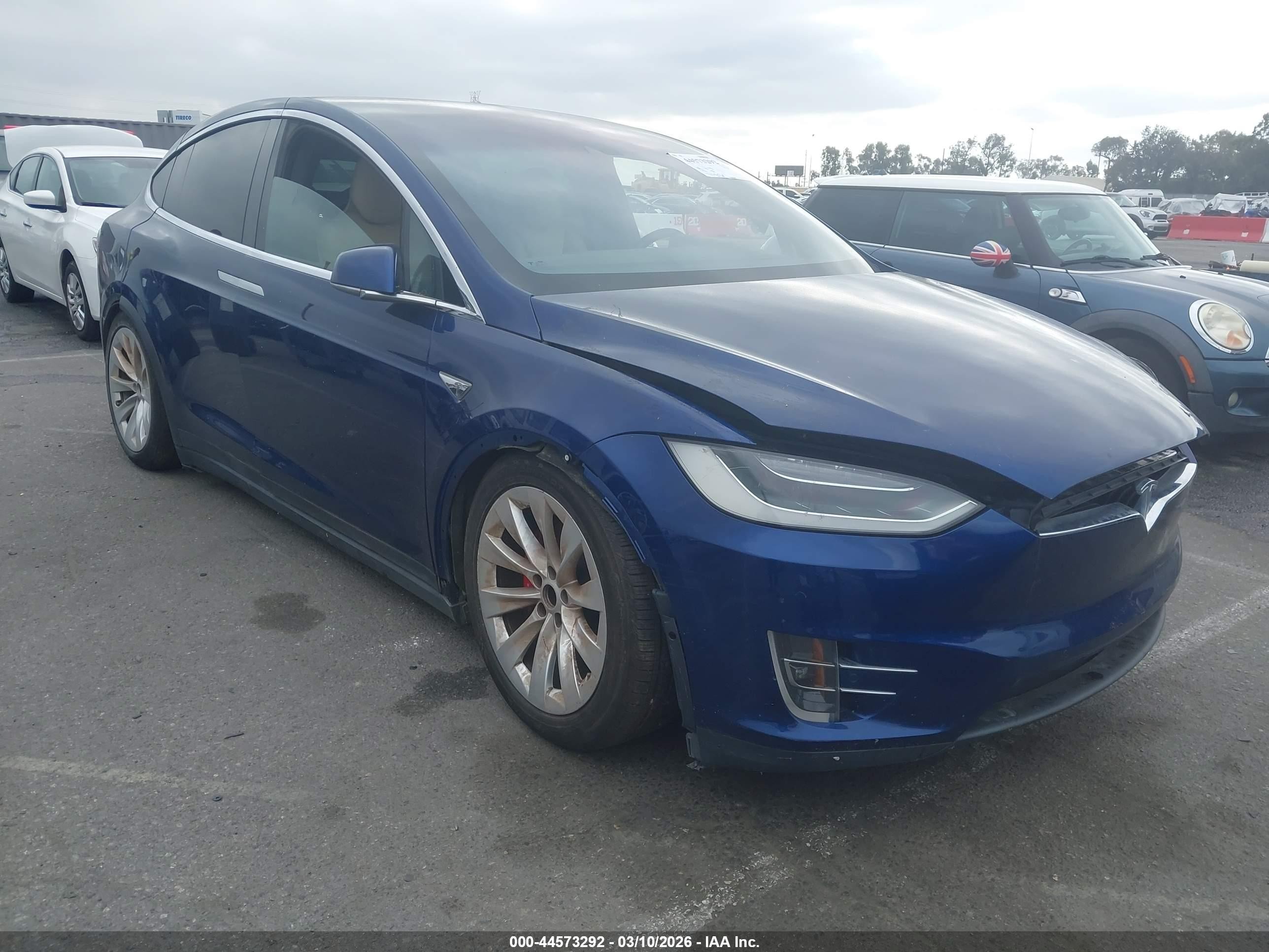 2016 Tesla Model X P90D, VIN 5YJXCBE4XGF006994 — Фото с аукциона