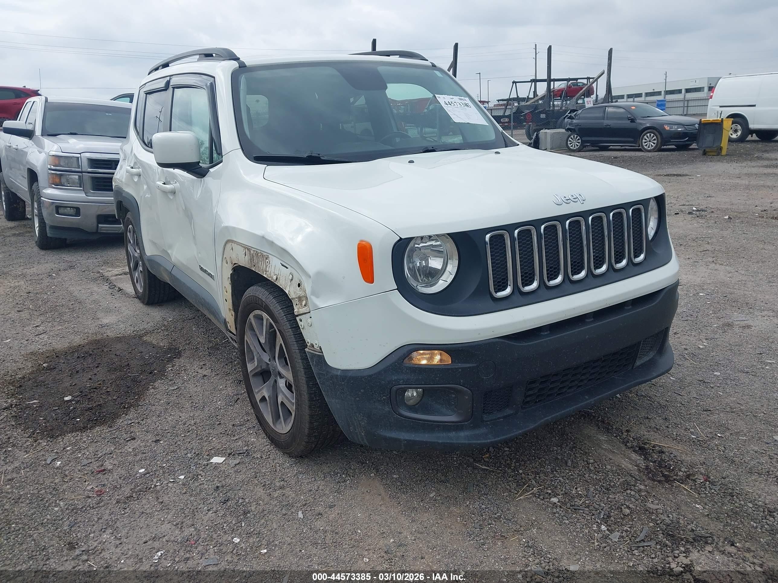 2015 Jeep Renegade Latitude, VIN ZACCJABT1FPC31516 — Side