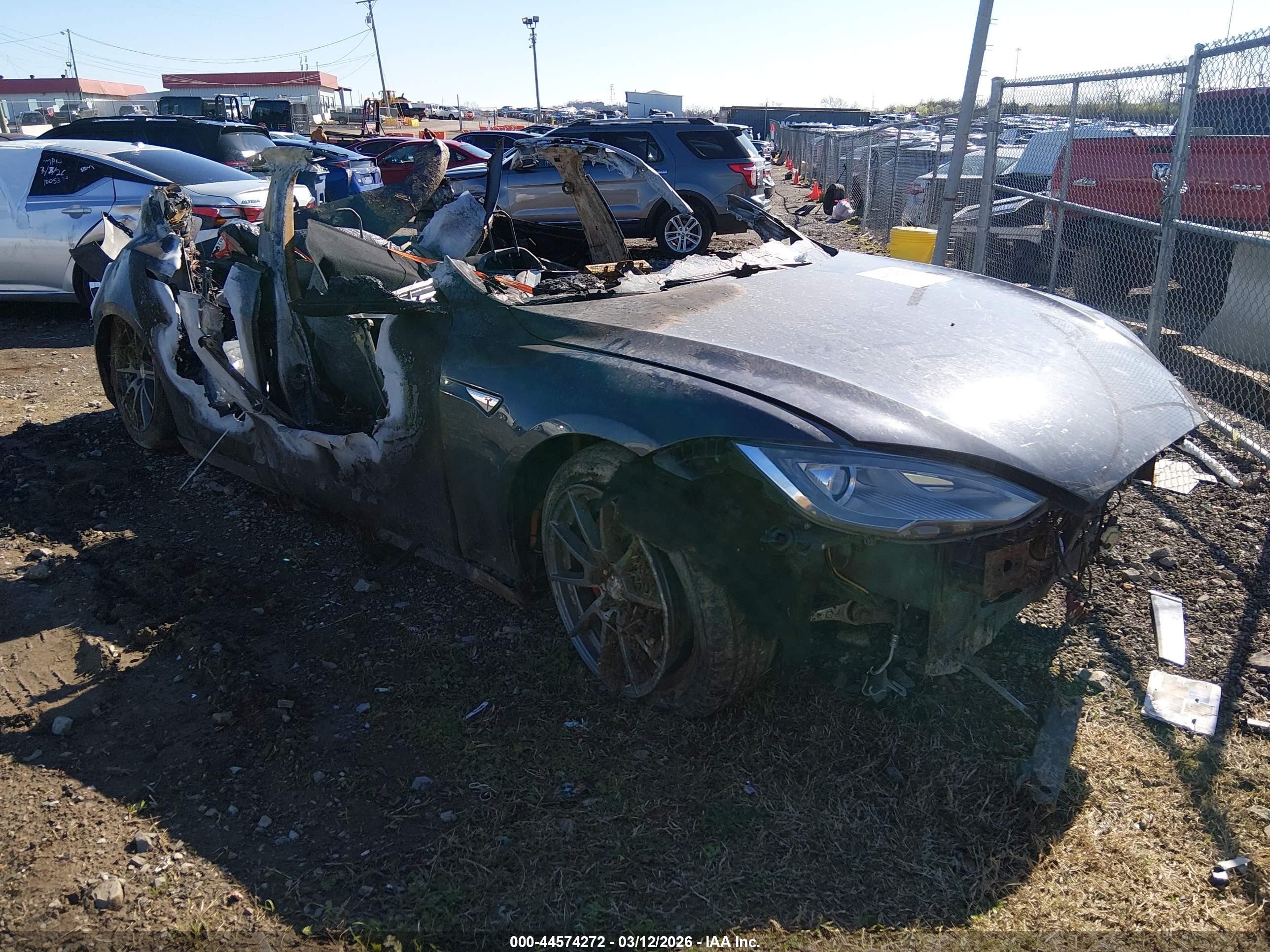 2015 Tesla Model S 85D, VIN 5YJSA1H25FF084490 — Burn