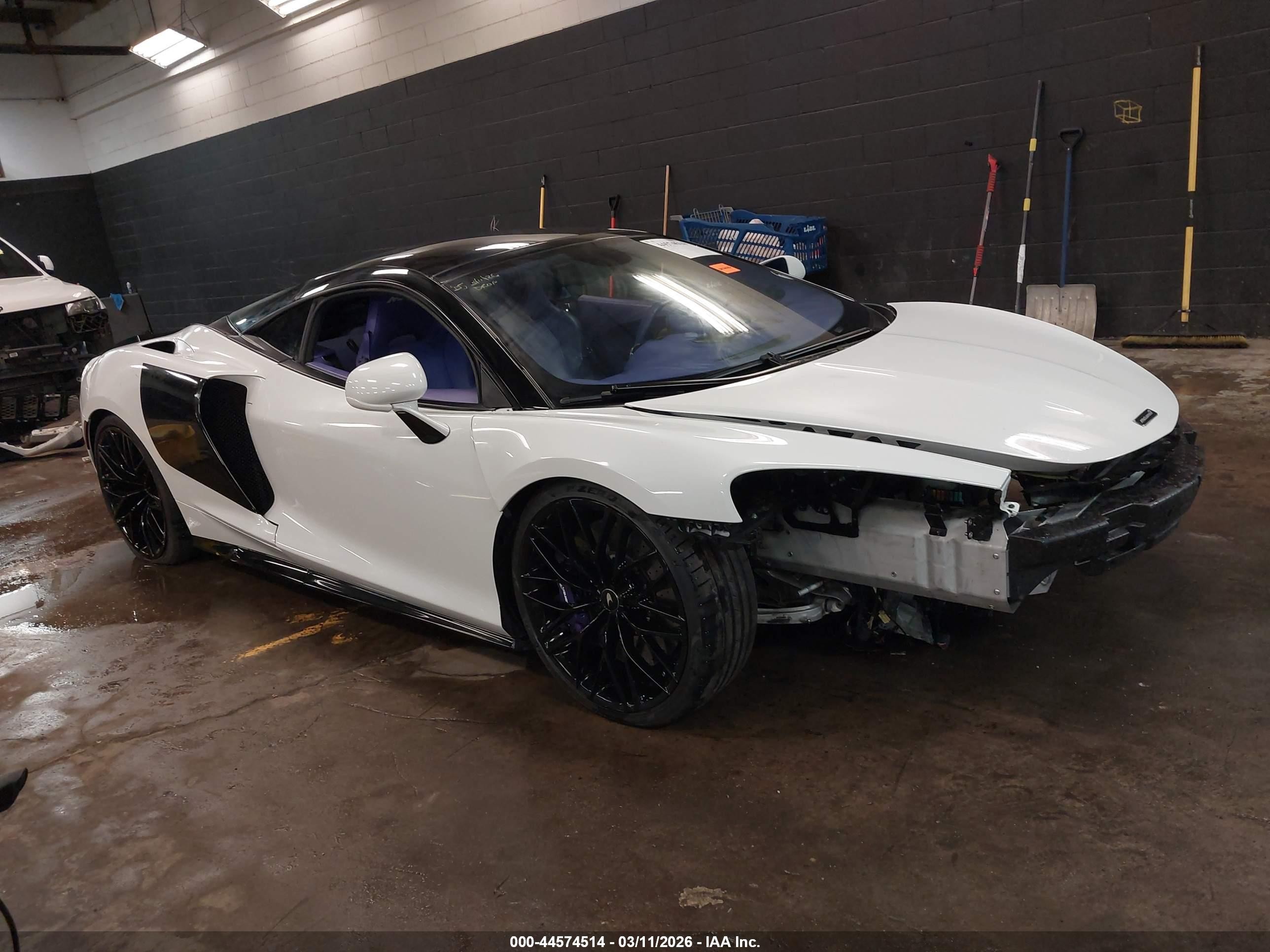2022 McLaren GT, VIN SBM22GCA2NW002134 — Front end