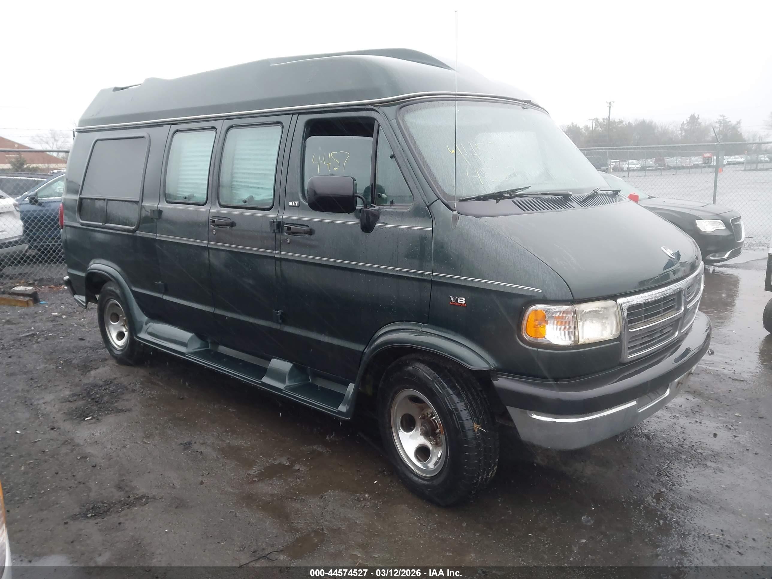 1995 Dodge Cargo, VIN 2B6HB21Y8SK558195 — Front end