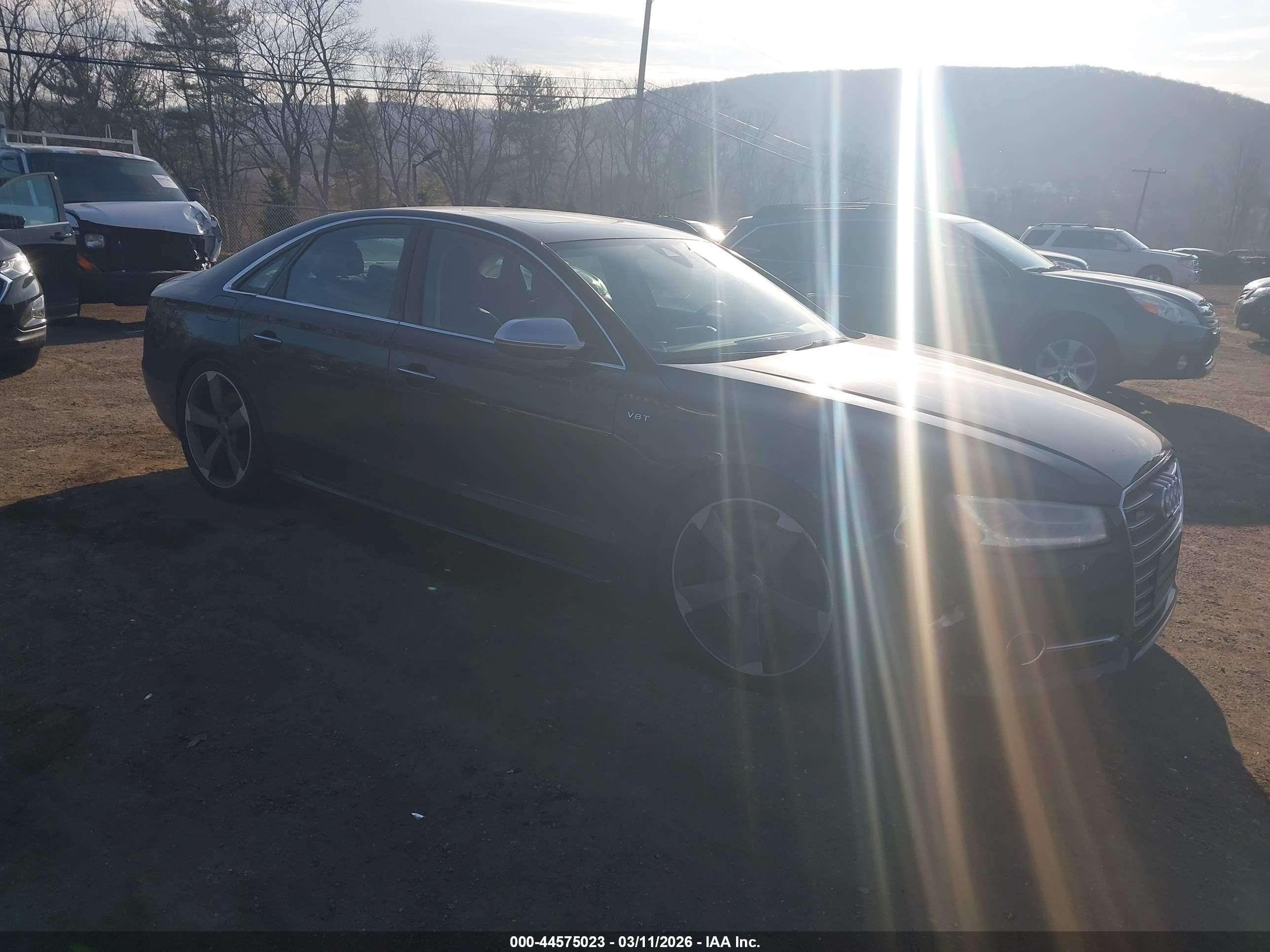 2015 Audi S8, VIN WAUK2AFD3FN019900 — Front end