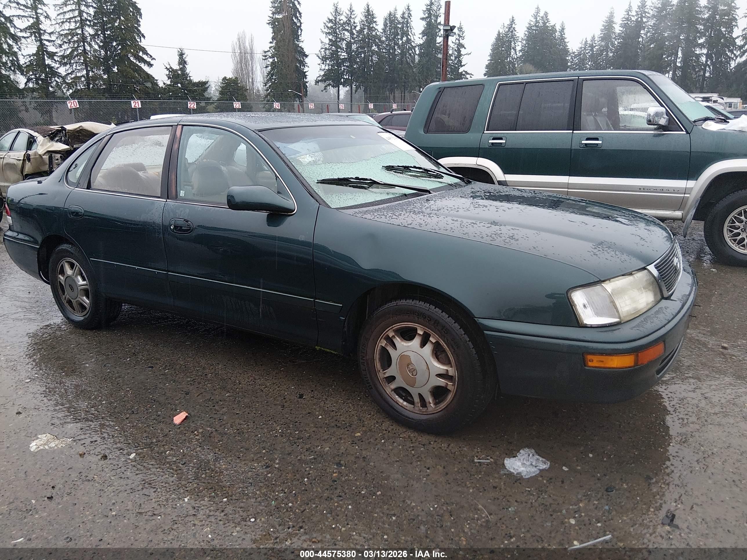 1996 Toyota Avalon XL, VIN 4T1BF12B0TU100605 — Front end
