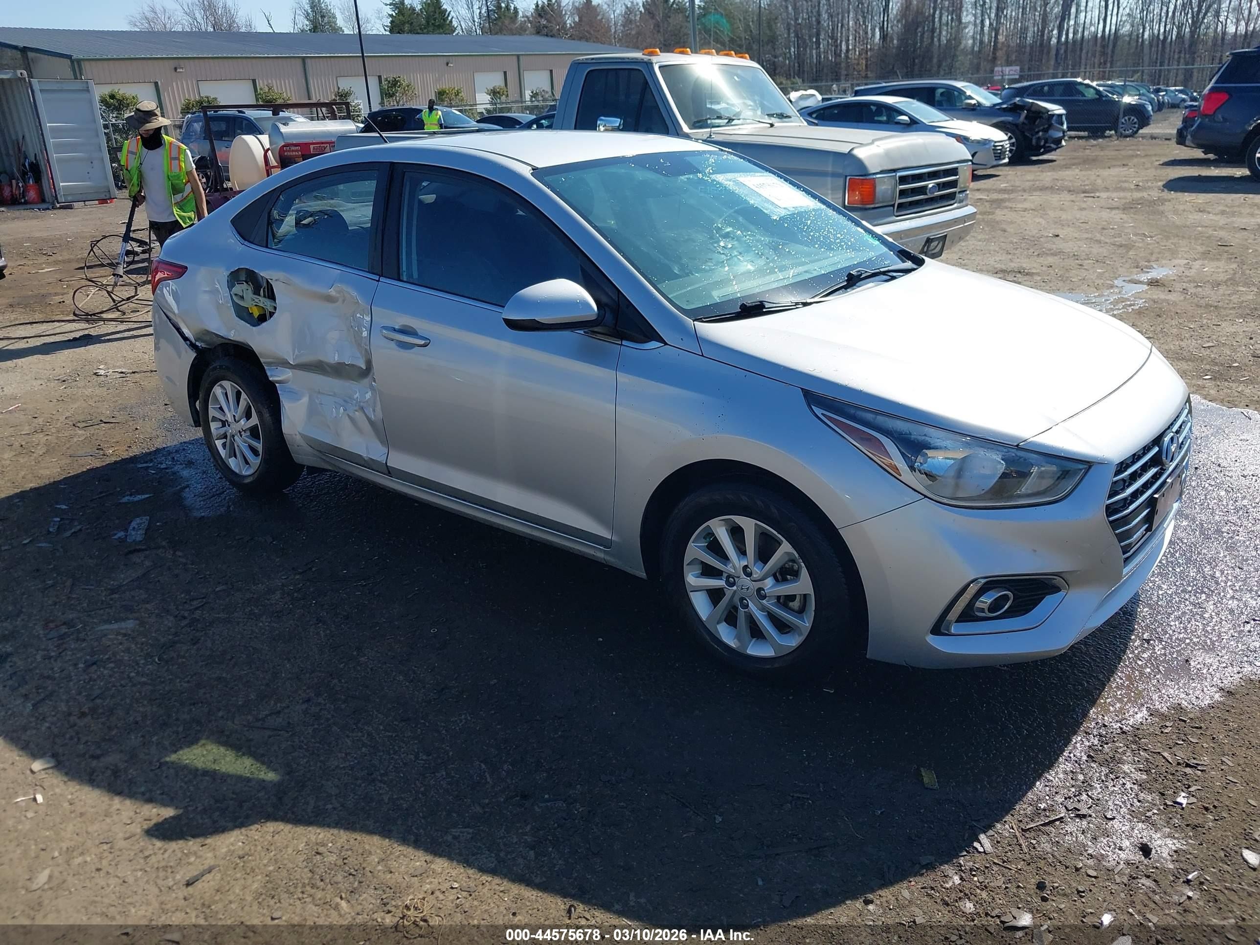 2019 Hyundai Accent SE, VIN 3KPC24A35KE070434 — Rear end