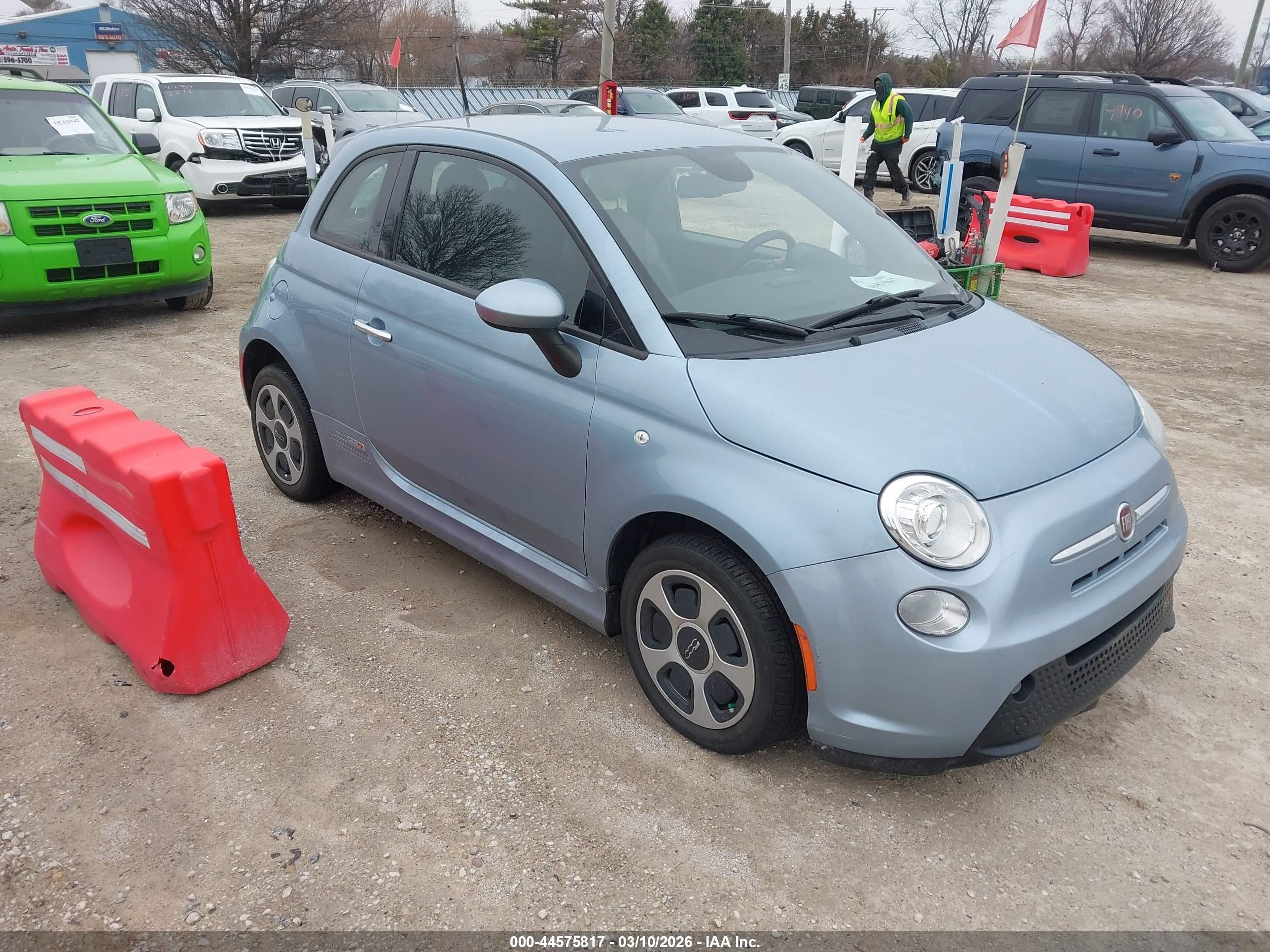 2015 FIAT 500e, VIN 3C3CFFGE3FT685398 — Normal wear