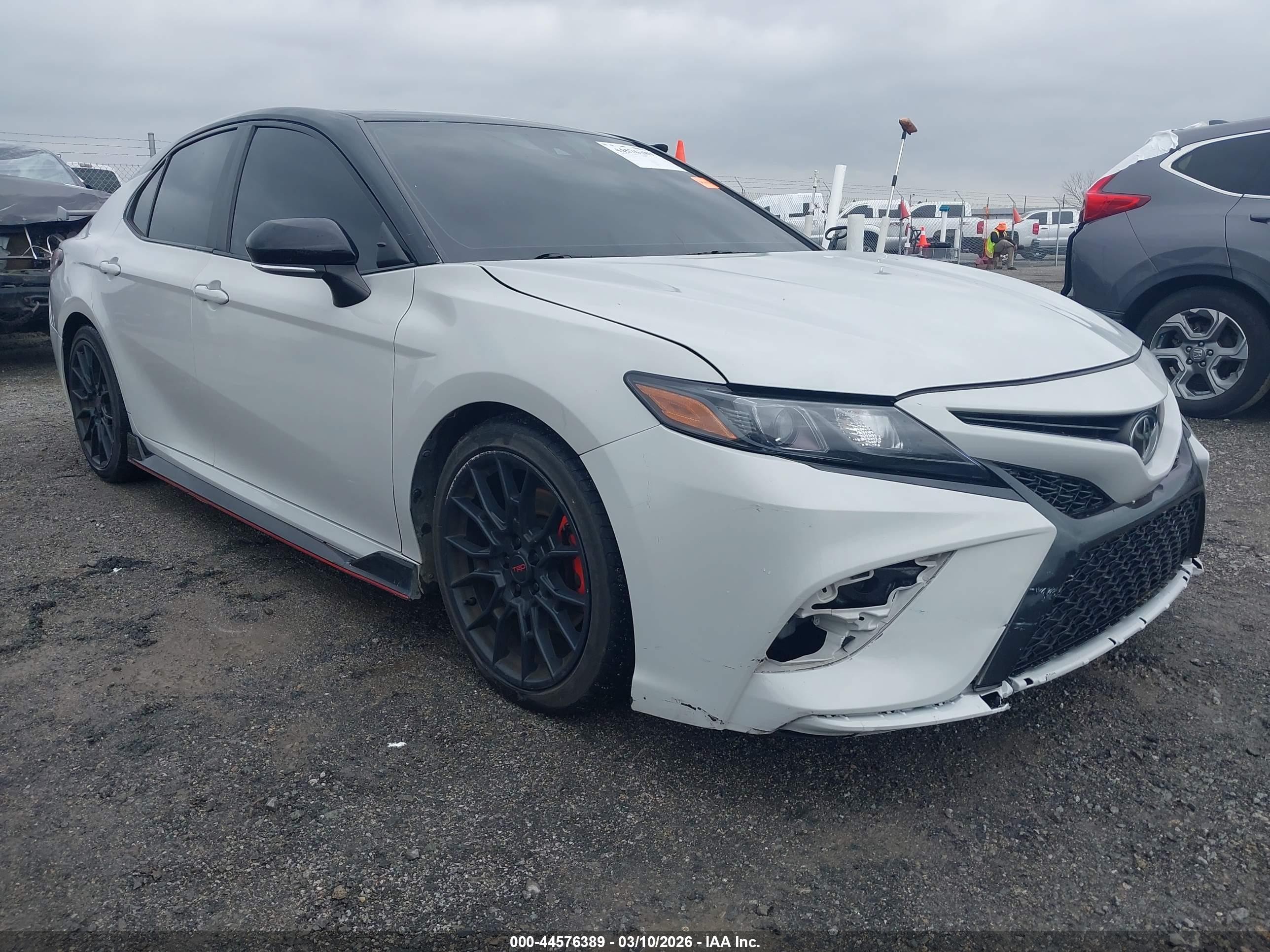 2021 Toyota Camry XSE, VIN 4T1KZ1AK7MU050943 — Бок
