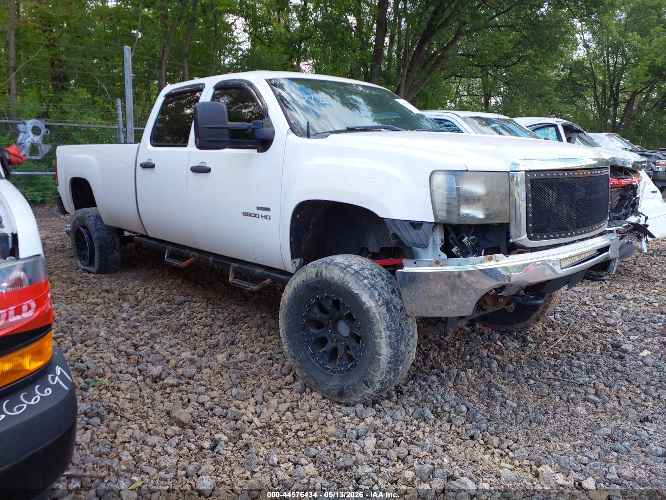 2010 GMC Sierra 2500HD Work Truck, VIN 1GT4KZB67AF134181 — Rear end