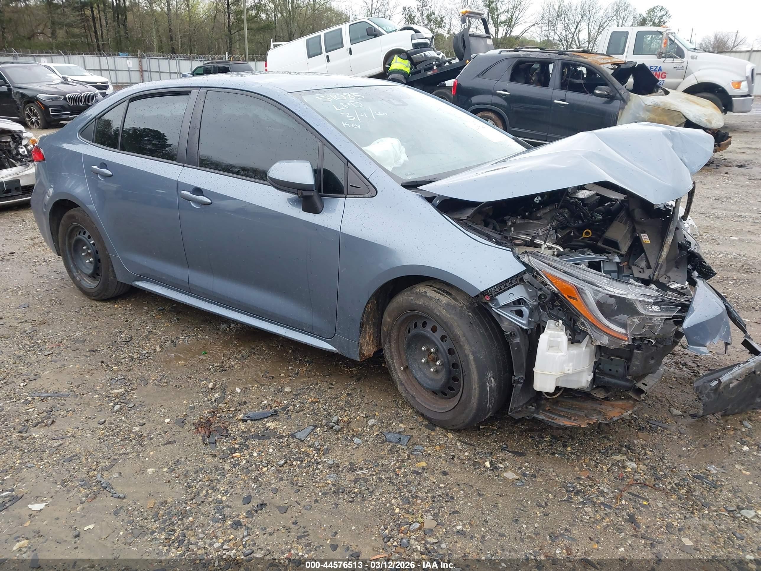 2022 Toyota Corolla LE, VIN JTDEPMAE8N3012082 — Front end