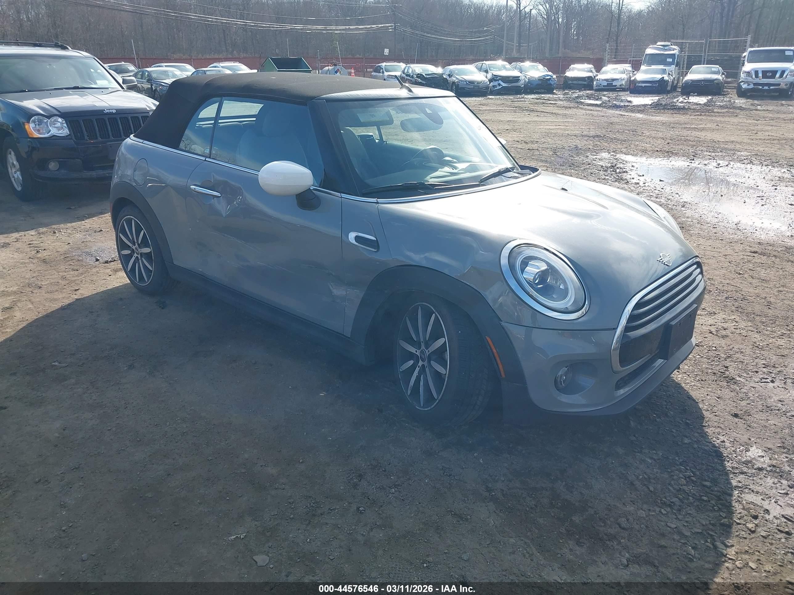 2020 MINI Convertible Cooper, VIN WMWWJ3C02L3L35152 — Бок