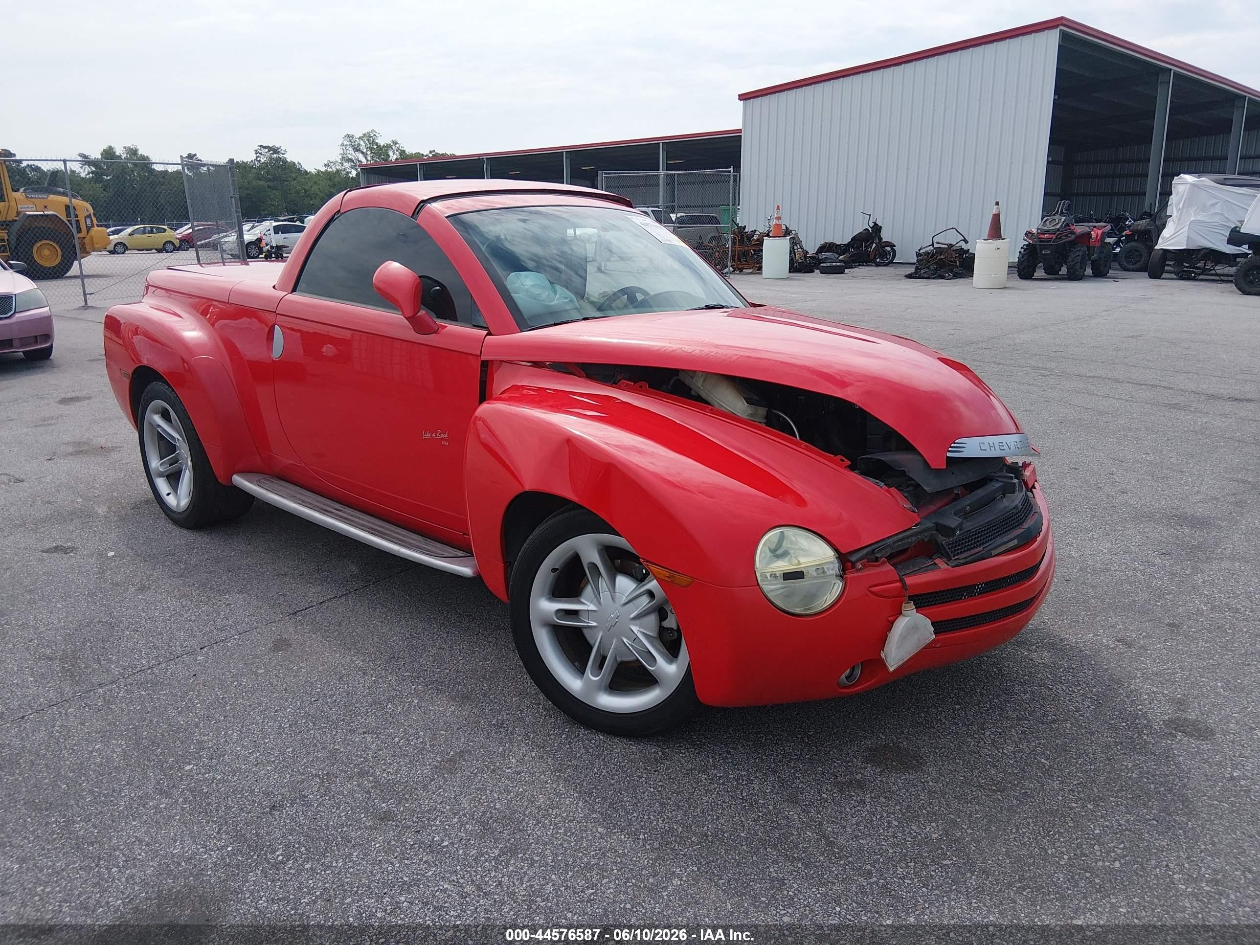 2004 Chevrolet SSR LS, VIN 1GCES14P34B108474 — Side