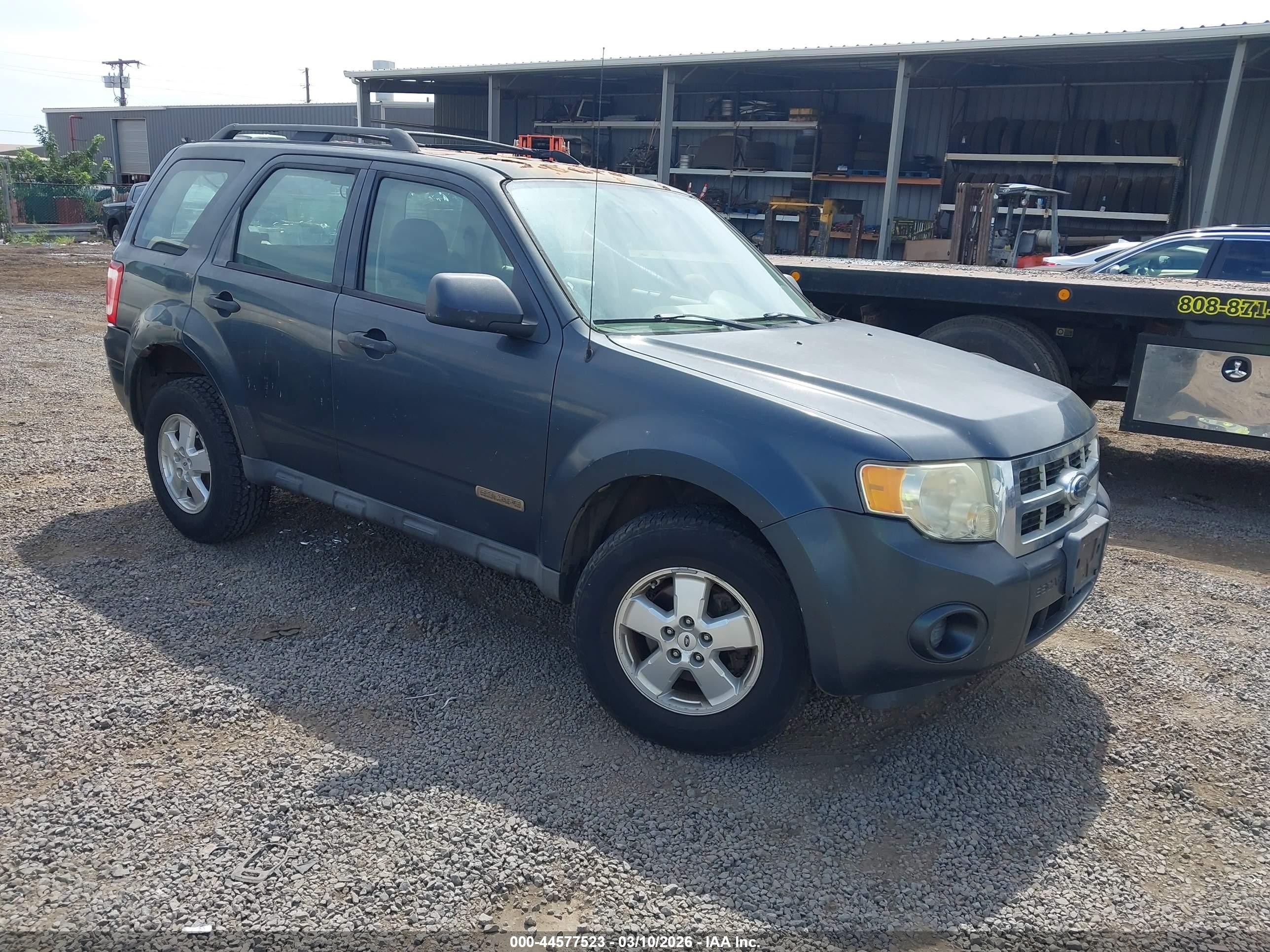 2008 Ford Escape XLS, VIN 1FMCU02Z08KC17136 — Бок