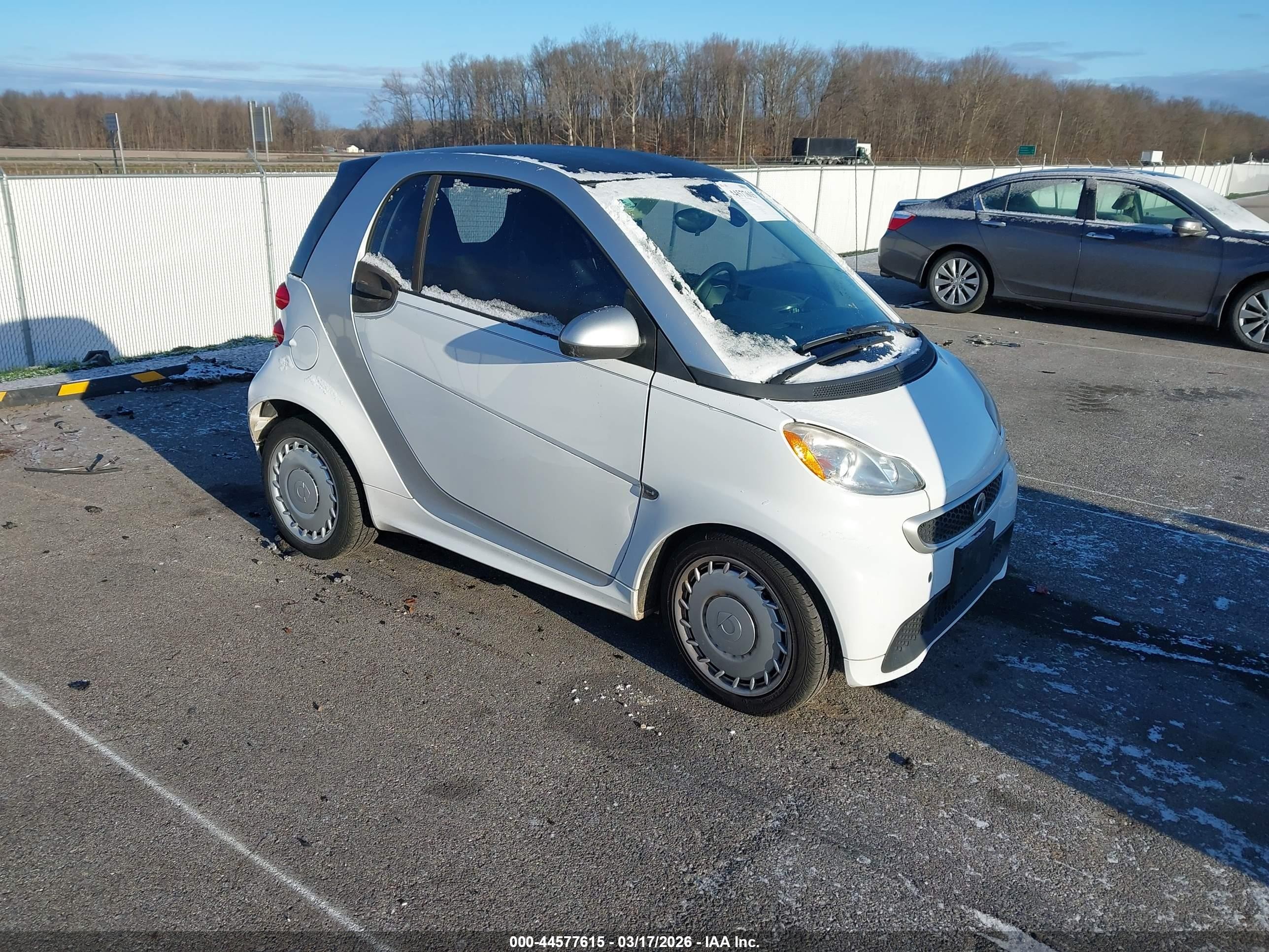 2015 Smart fortwo Passion, VIN WMEEJ3BA4FK805475 — Зад