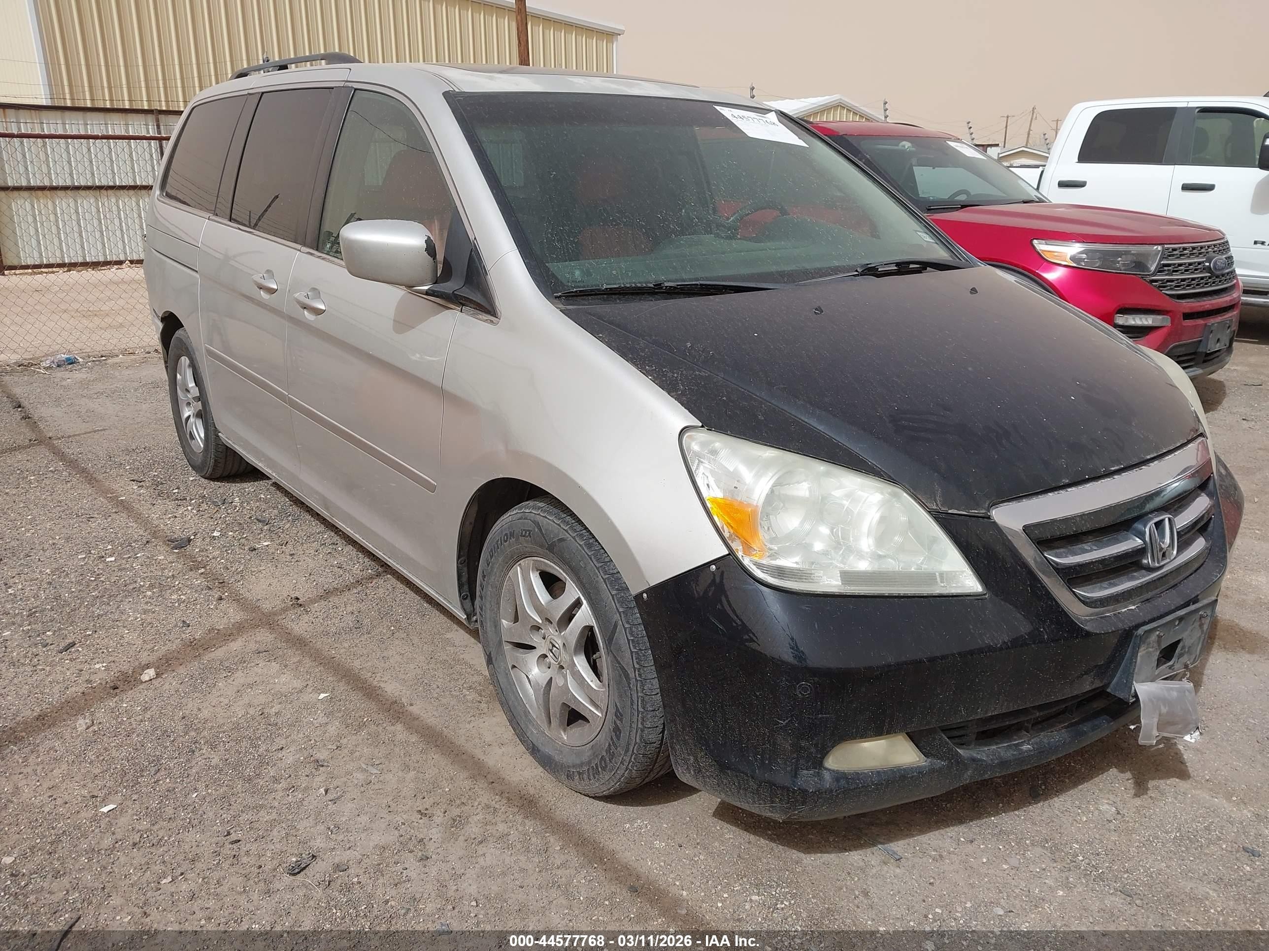 2005 Honda Odyssey EX-L, VIN 5FNRL38765B112473 — Rear end