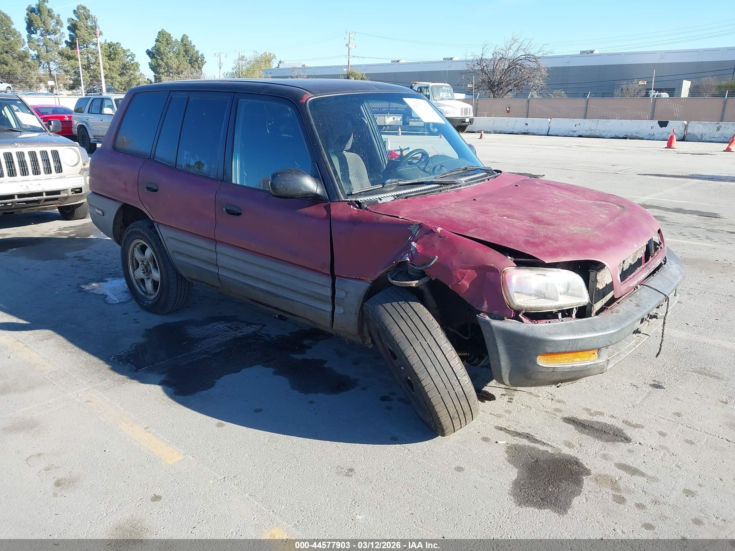 1998 Toyota RAV4, VIN JT3GP10V1W7033816 — Front end