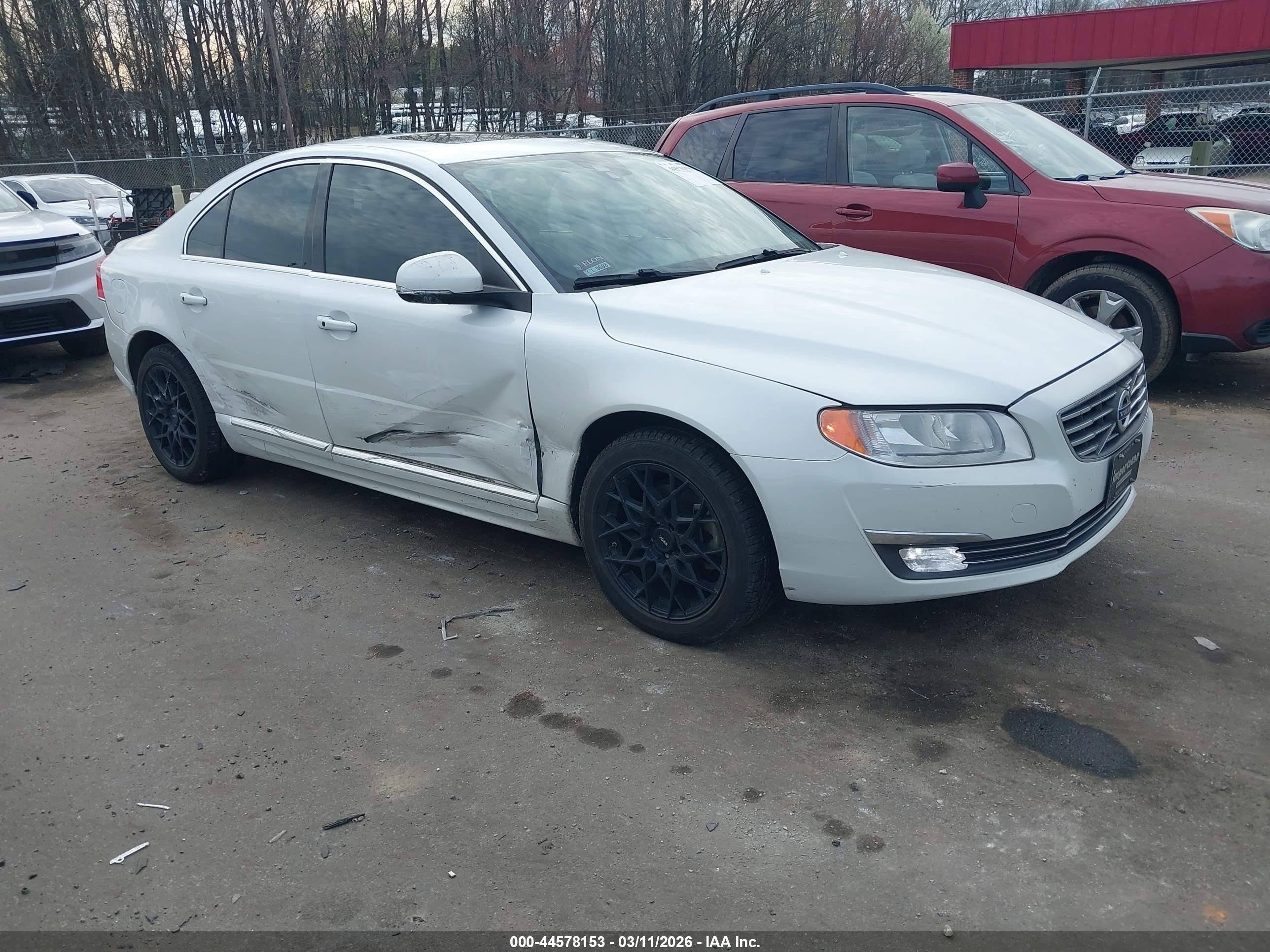 2014 Volvo S80 3.2L, VIN YV1952AS0E1180872 — Side