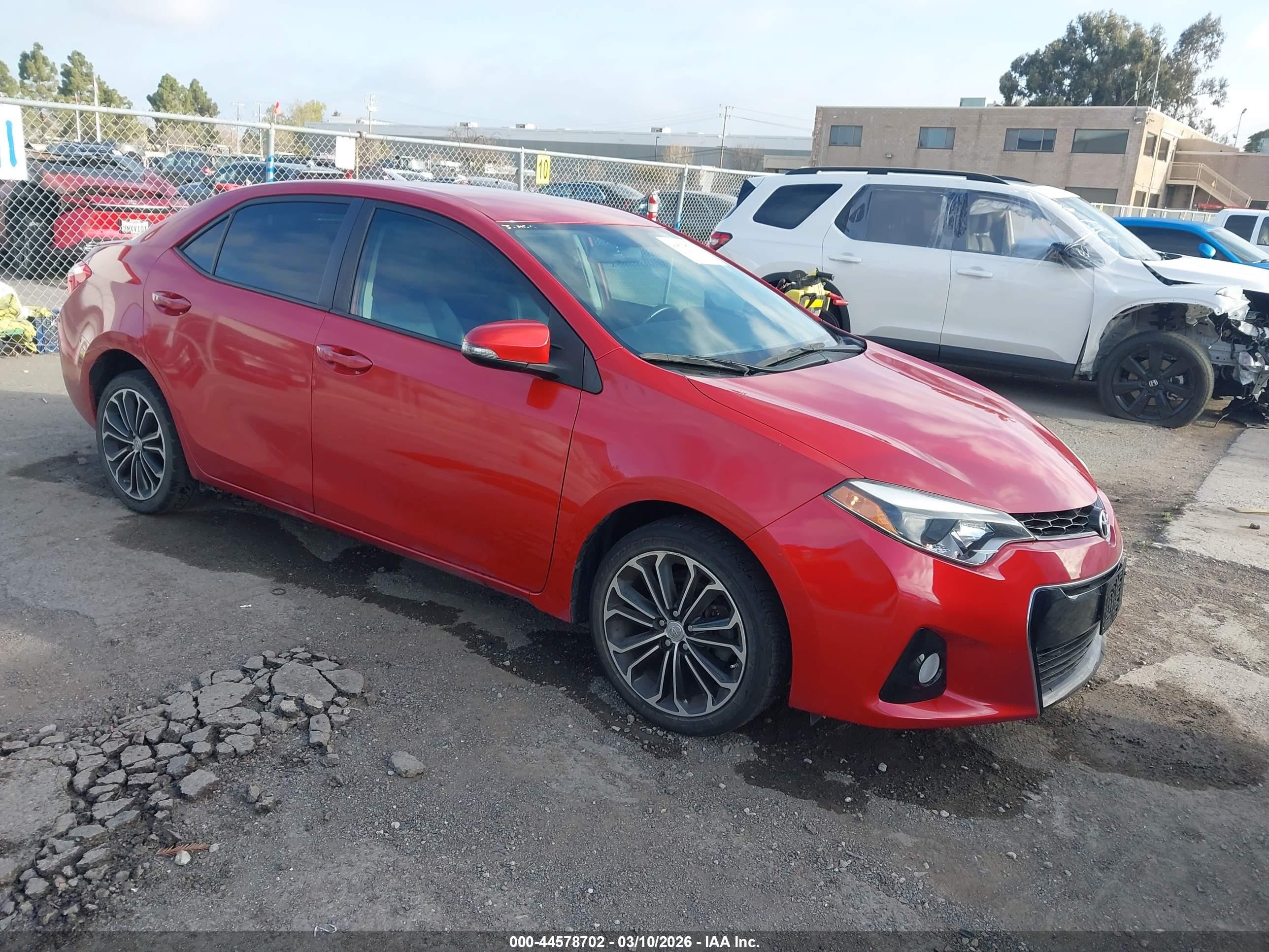 2015 Toyota Corolla LE, VIN 5YFBURHE5FP340258 — Side