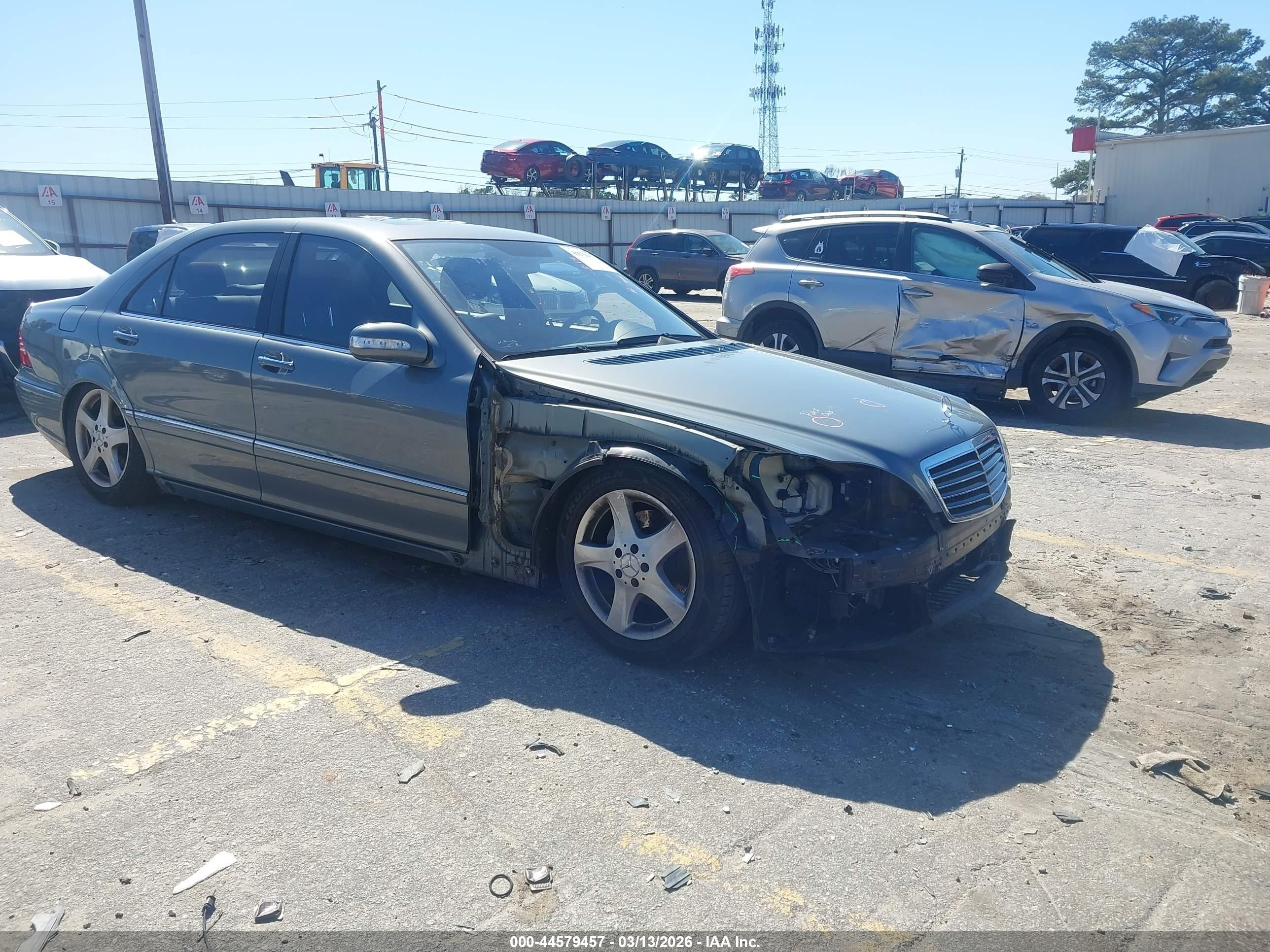 2005 Mercedes-Benz S 430, VIN WDBNG70J95A450037 — Front end