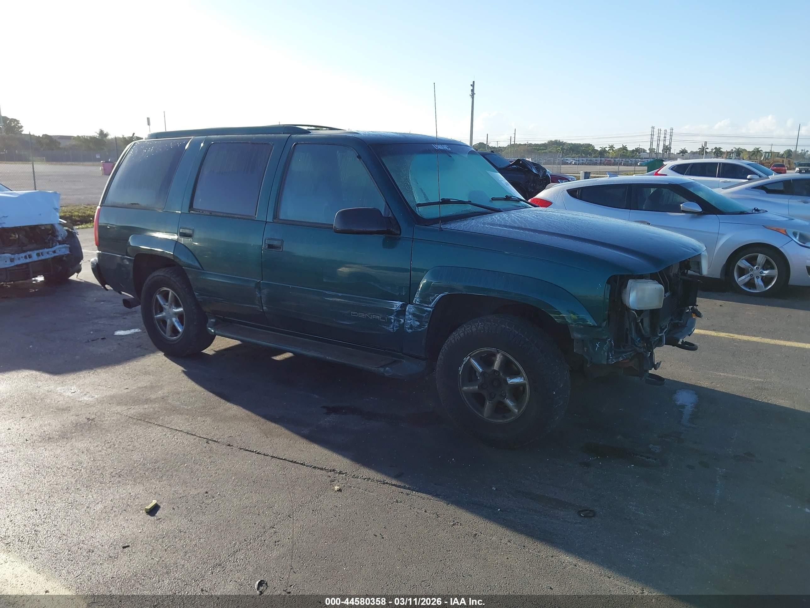 2000 GMC Denali, VIN 1GKEK63R6YR218498 — Side