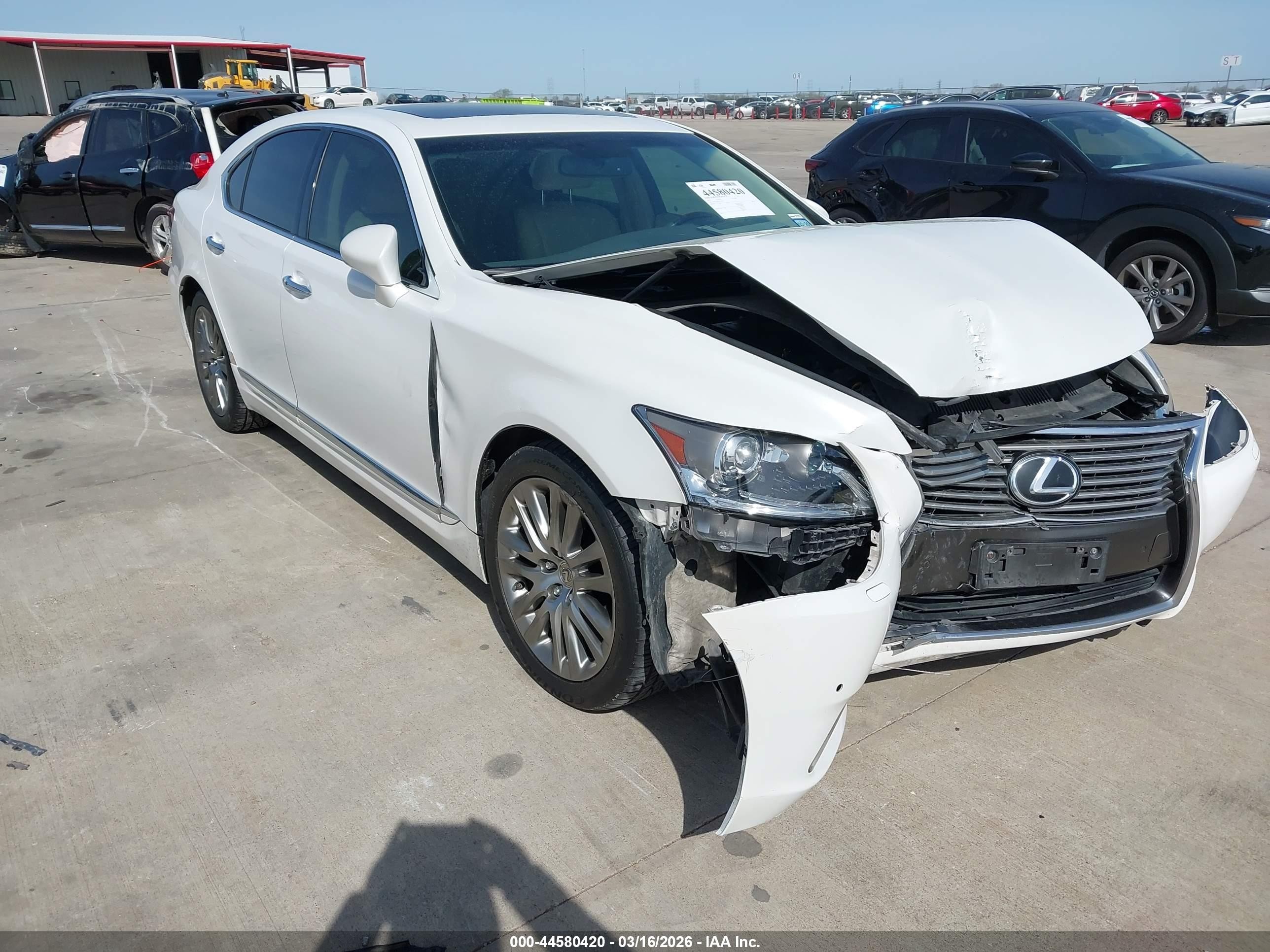 2016 Lexus LS 460, VIN JTHBL5EF4G5139702 — Front end