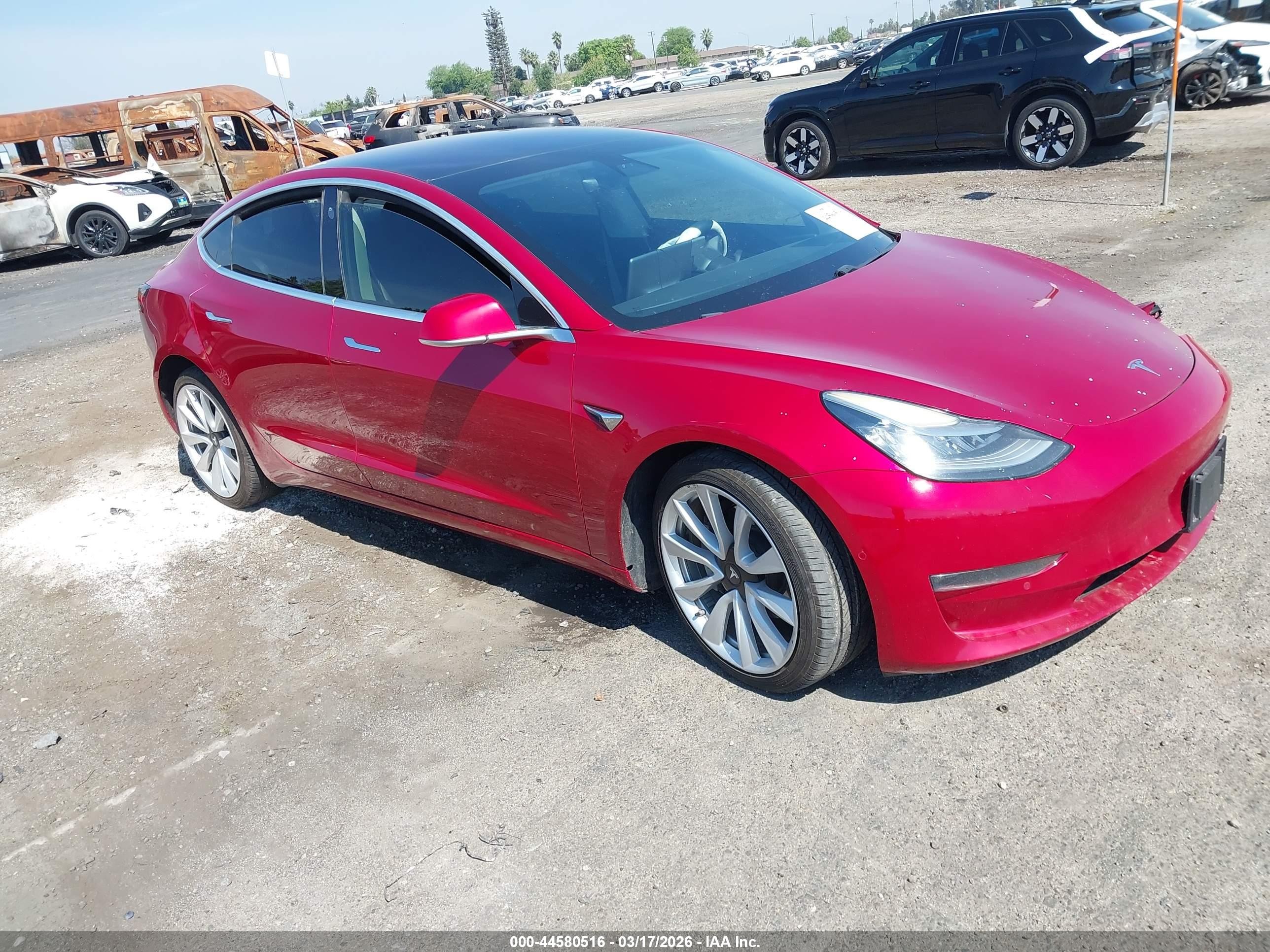 2017 Tesla Model 3 Standard, VIN 5YJ3E1EA1HF001001 — Бок