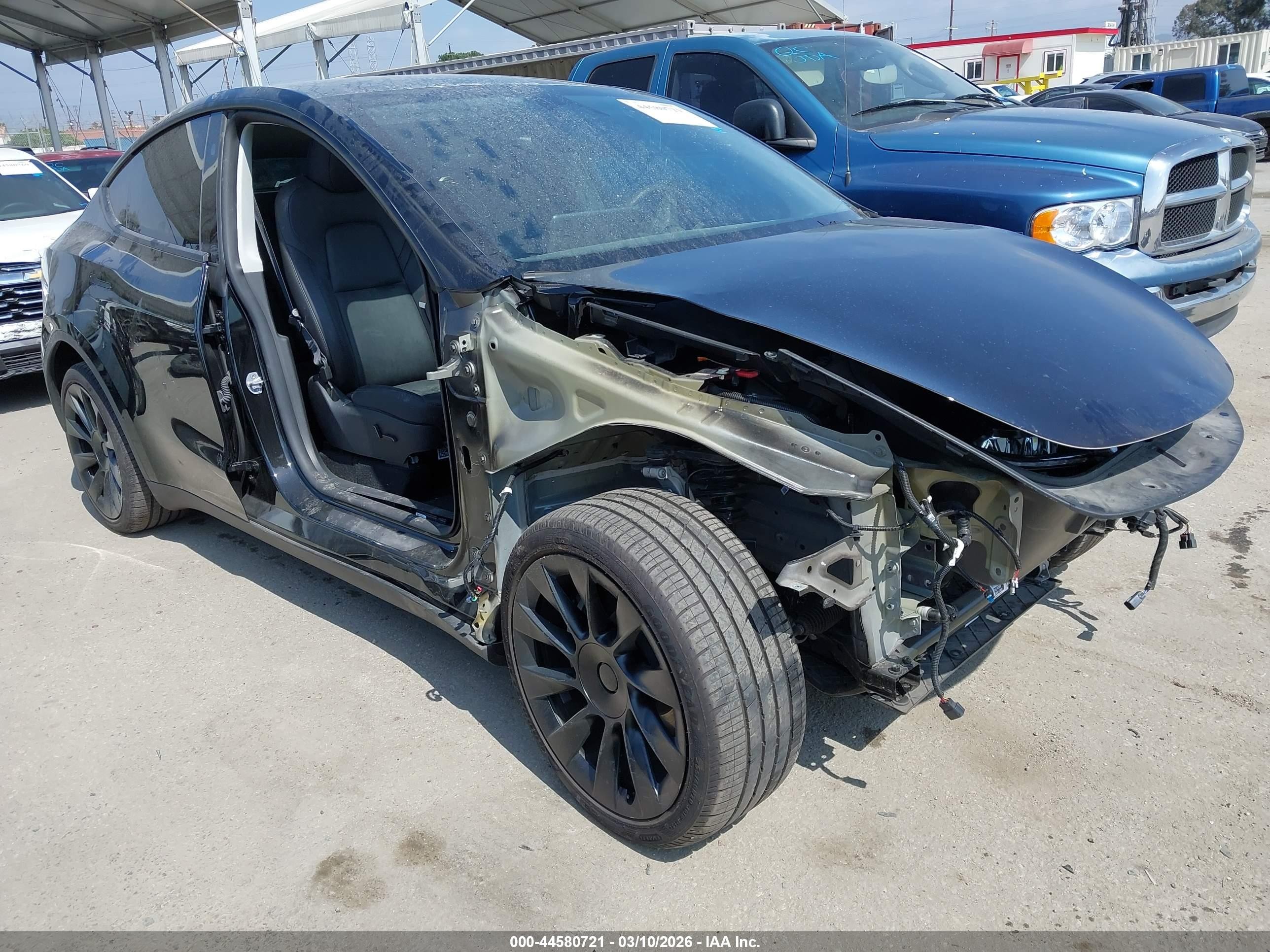 2024 Tesla Model Y, VIN 7SAYGDED7RF094946 — Front end