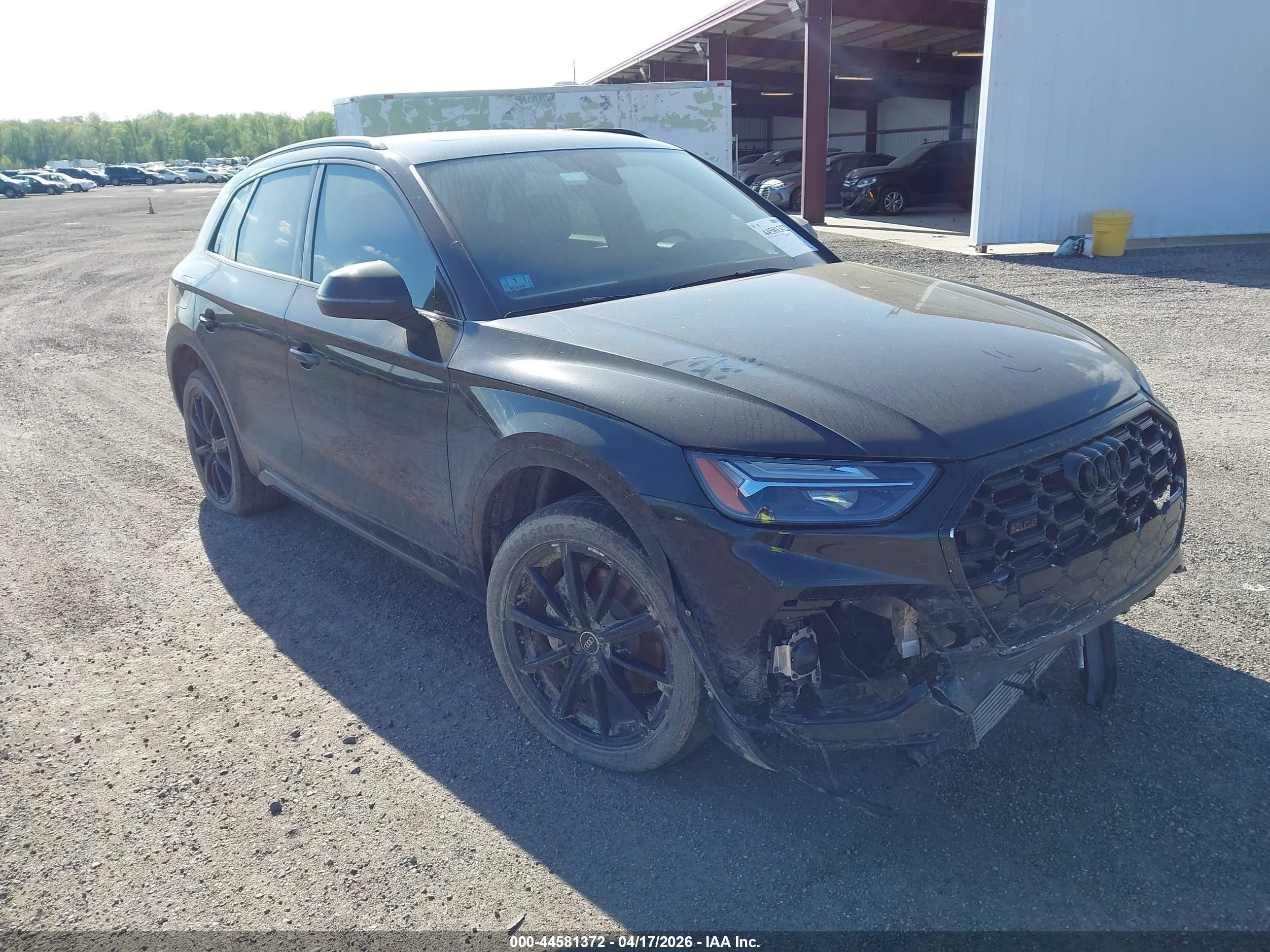 2023 Audi SQ5 Premium Plus, VIN WA1B4AFY8P2056180 — Перед
