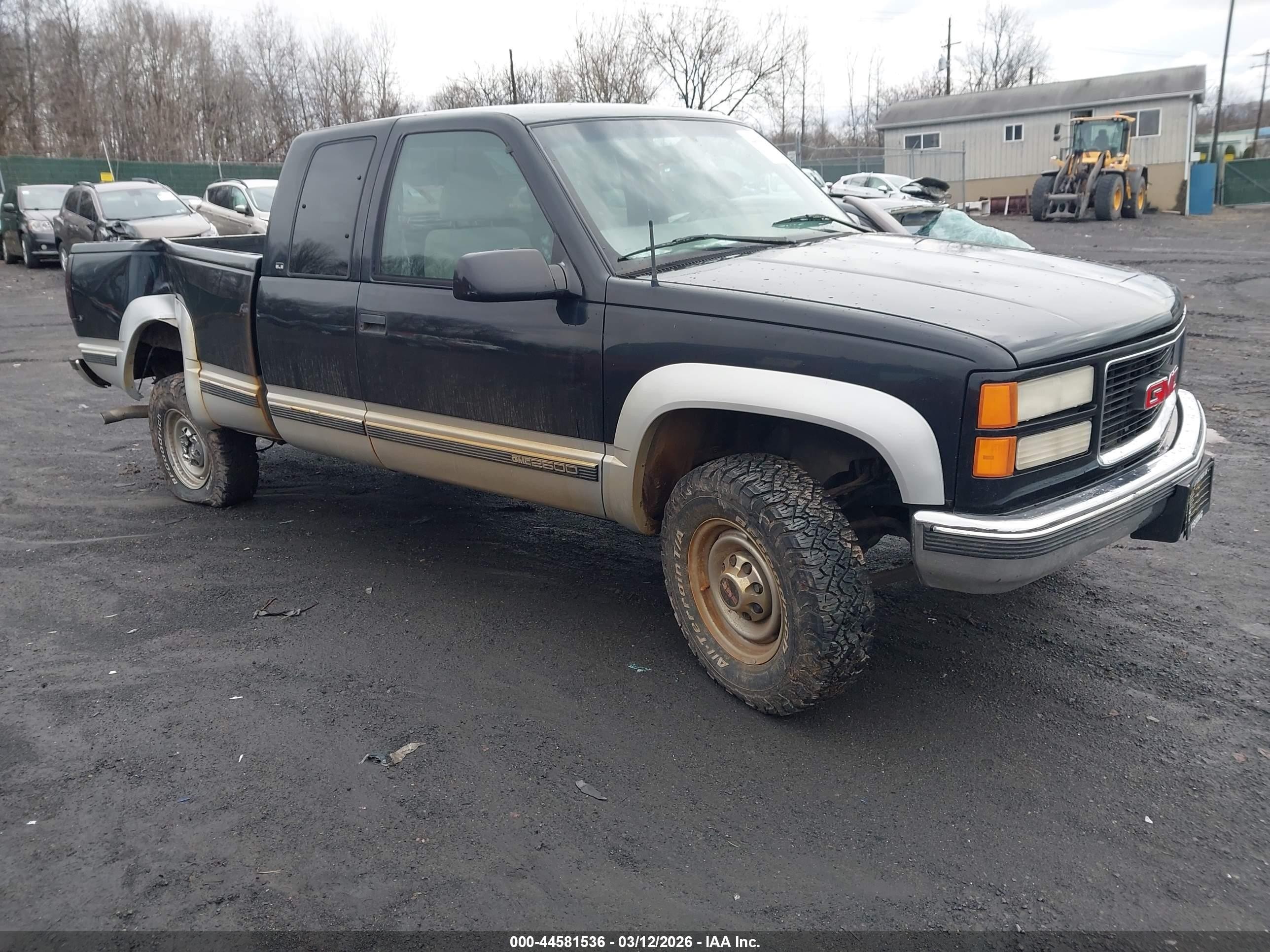 1997 GMC Sierra 2500, VIN 1GTGK29R1VE547472 — Rear end