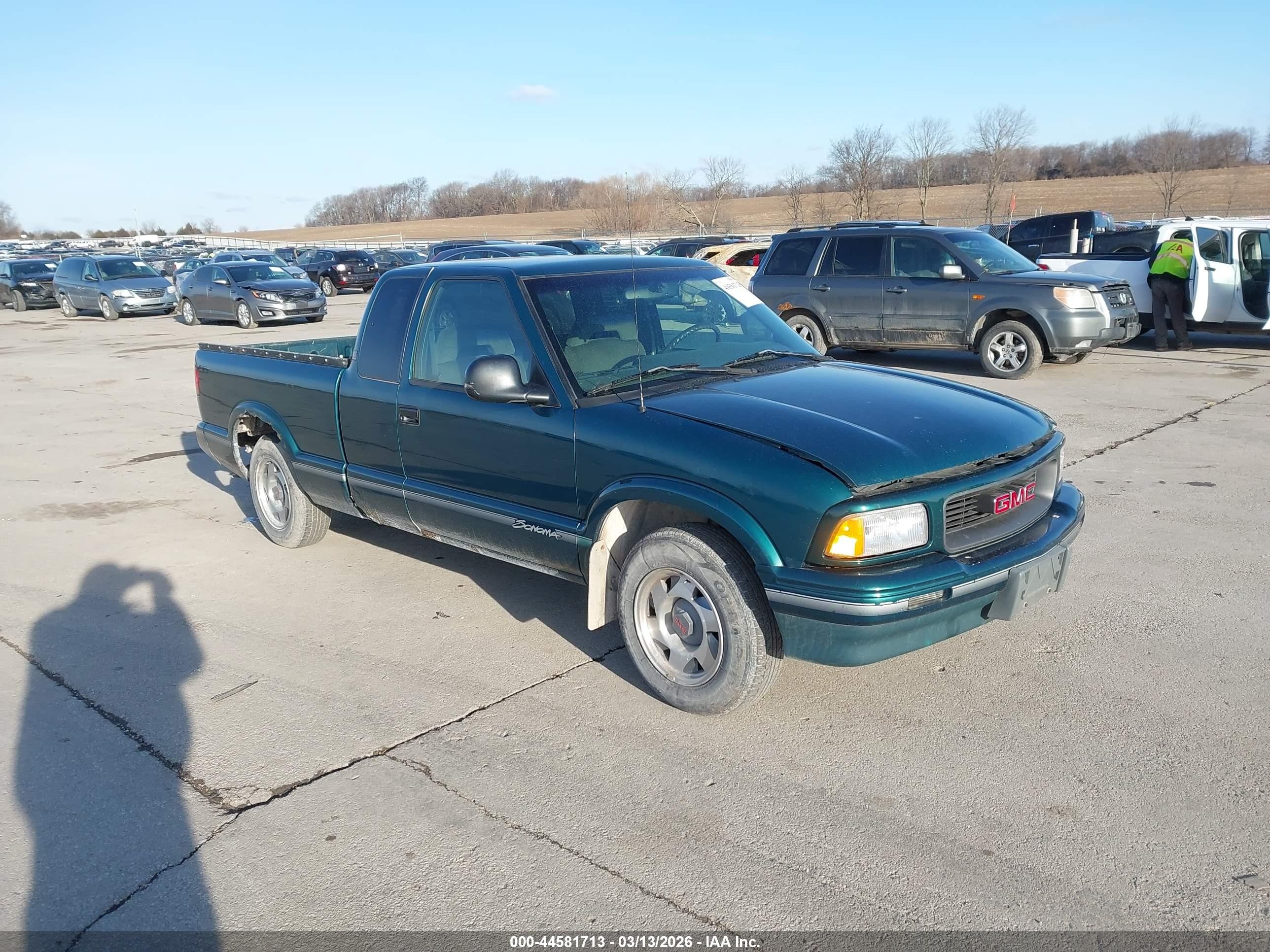 1997 GMC Sonoma SLS, VIN 1GTCS19X9V8505069 — Перед