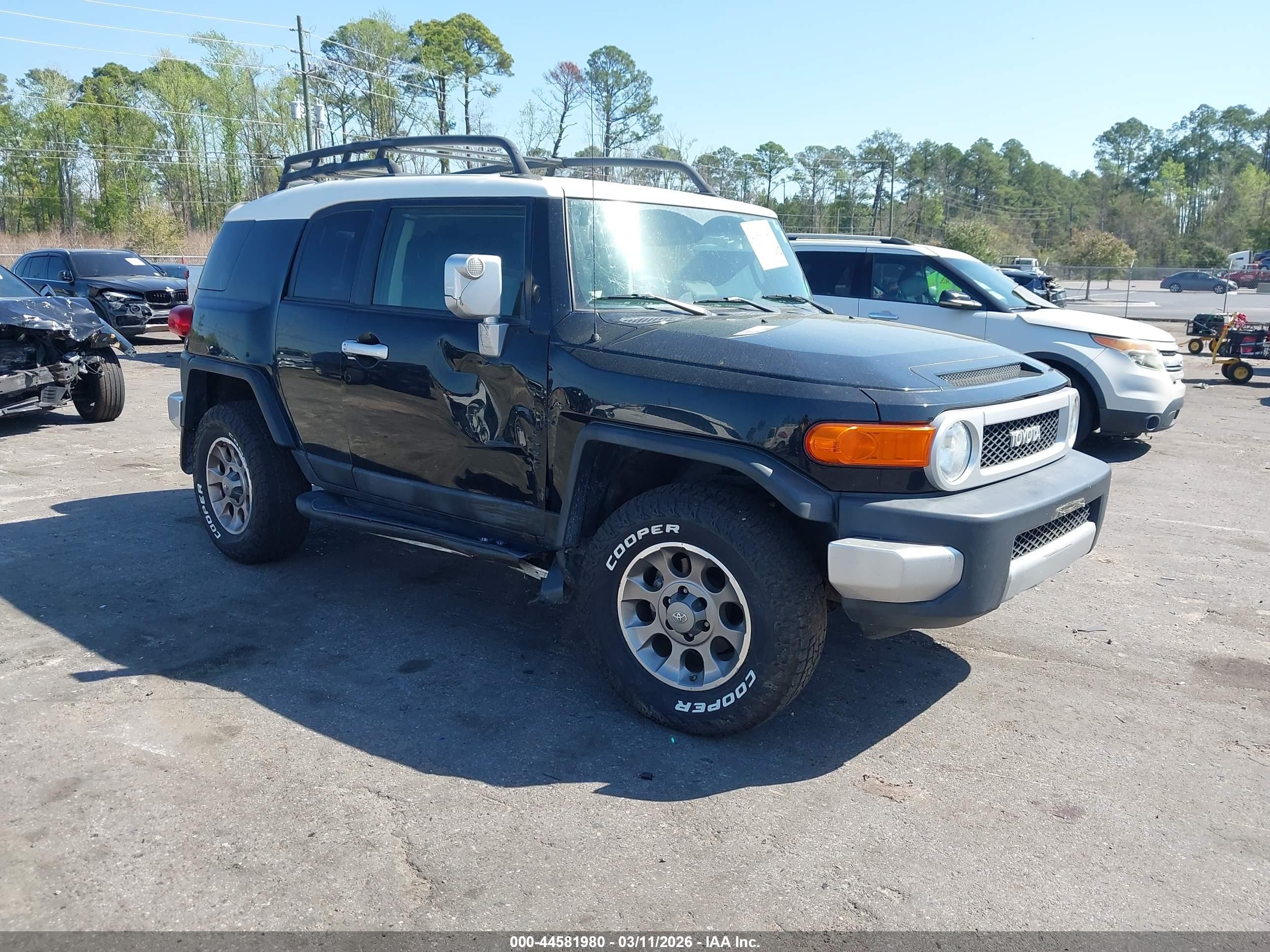 2013 Toyota FJ Cruiser, VIN JTEBU4BF8DK169016 — Side
