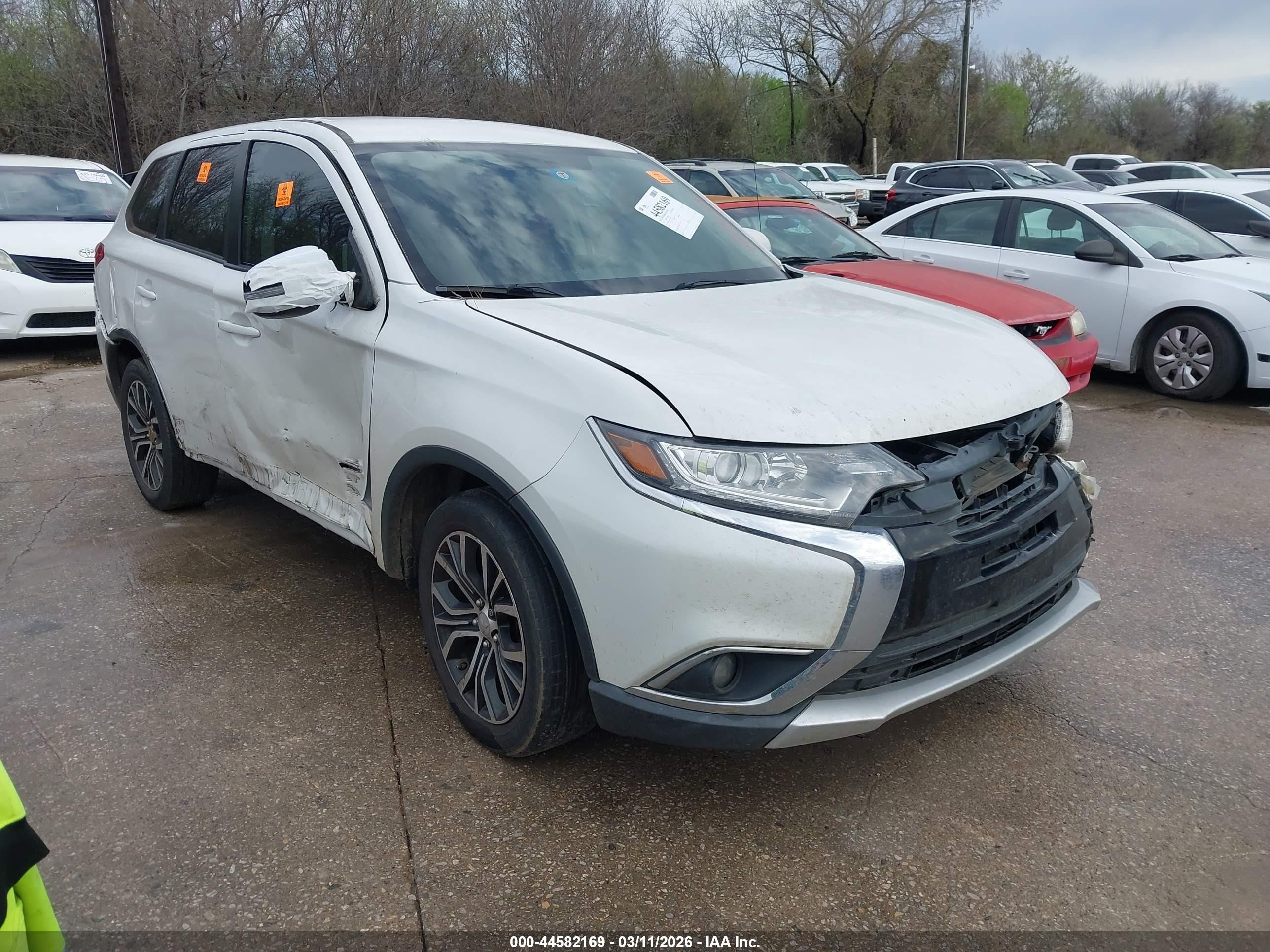2017 Mitsubishi Outlander SE, VIN JA4AD3A3XHZ040428 — Biohazard / chemical