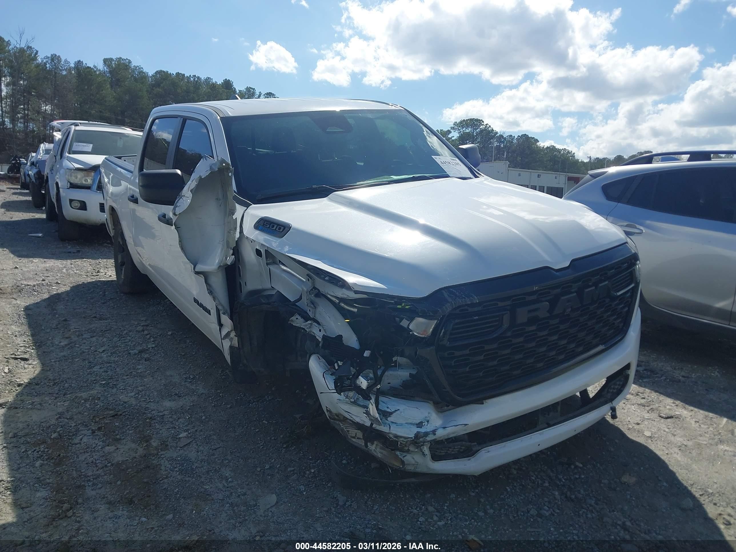 2025 Ram 1500 Tradesman, VIN 1C6RRFGG1SN596686 — Перед