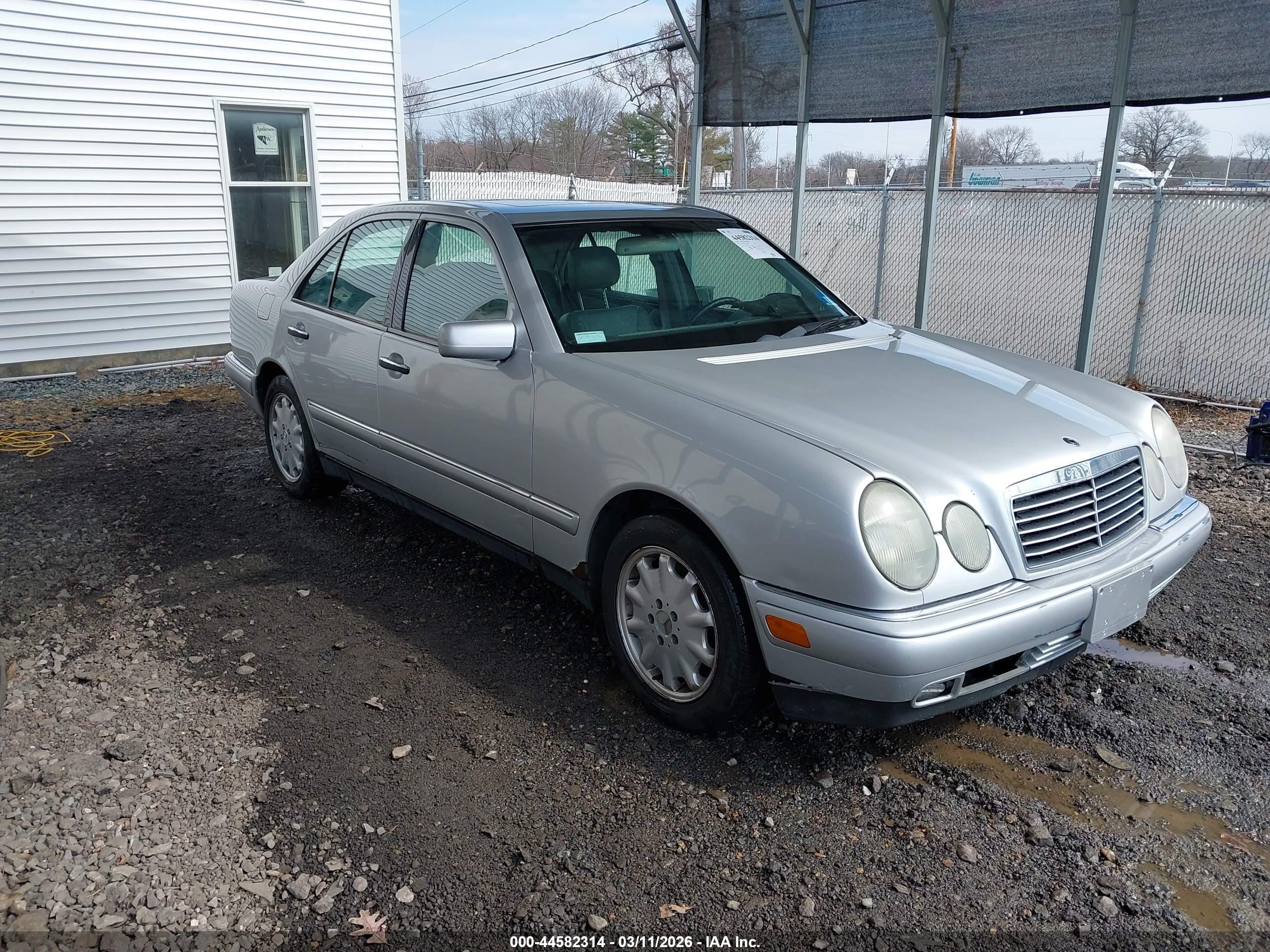 1999 Mercedes-Benz E 320, VIN WDBJF65H1XA922865 — Not stated