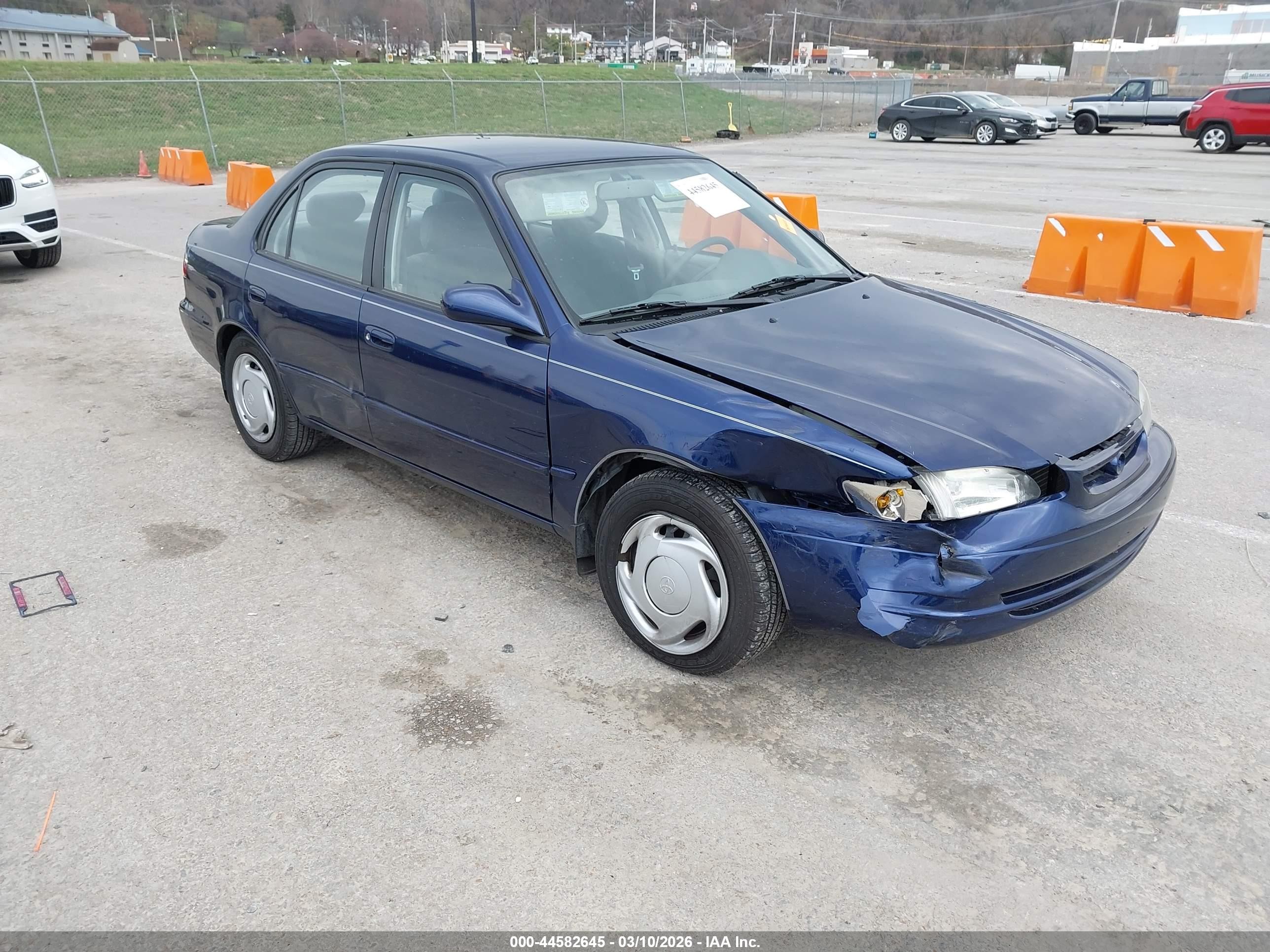 1998 Toyota Corolla LE, VIN 1NXBR18E4WZ136049 — Перед