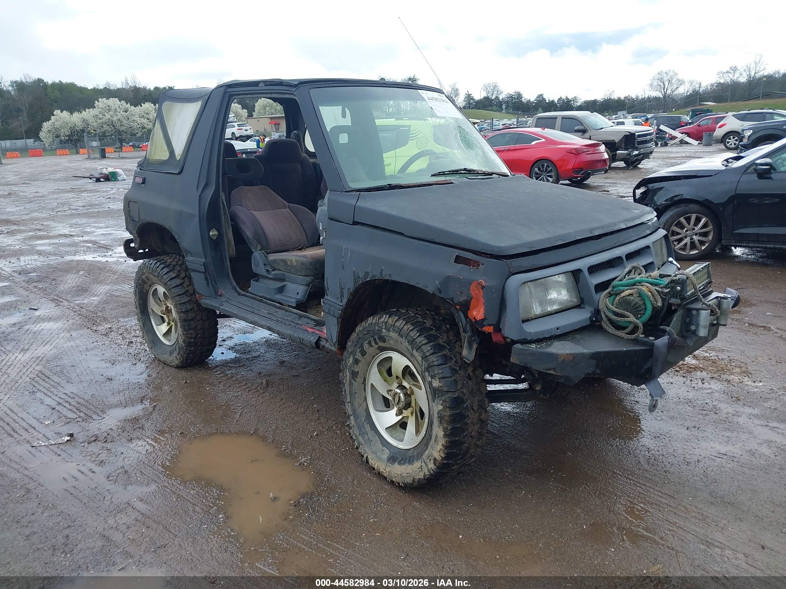 1992 Geo Tracker, VIN 2CNBJ18U8N6919094 — Перед