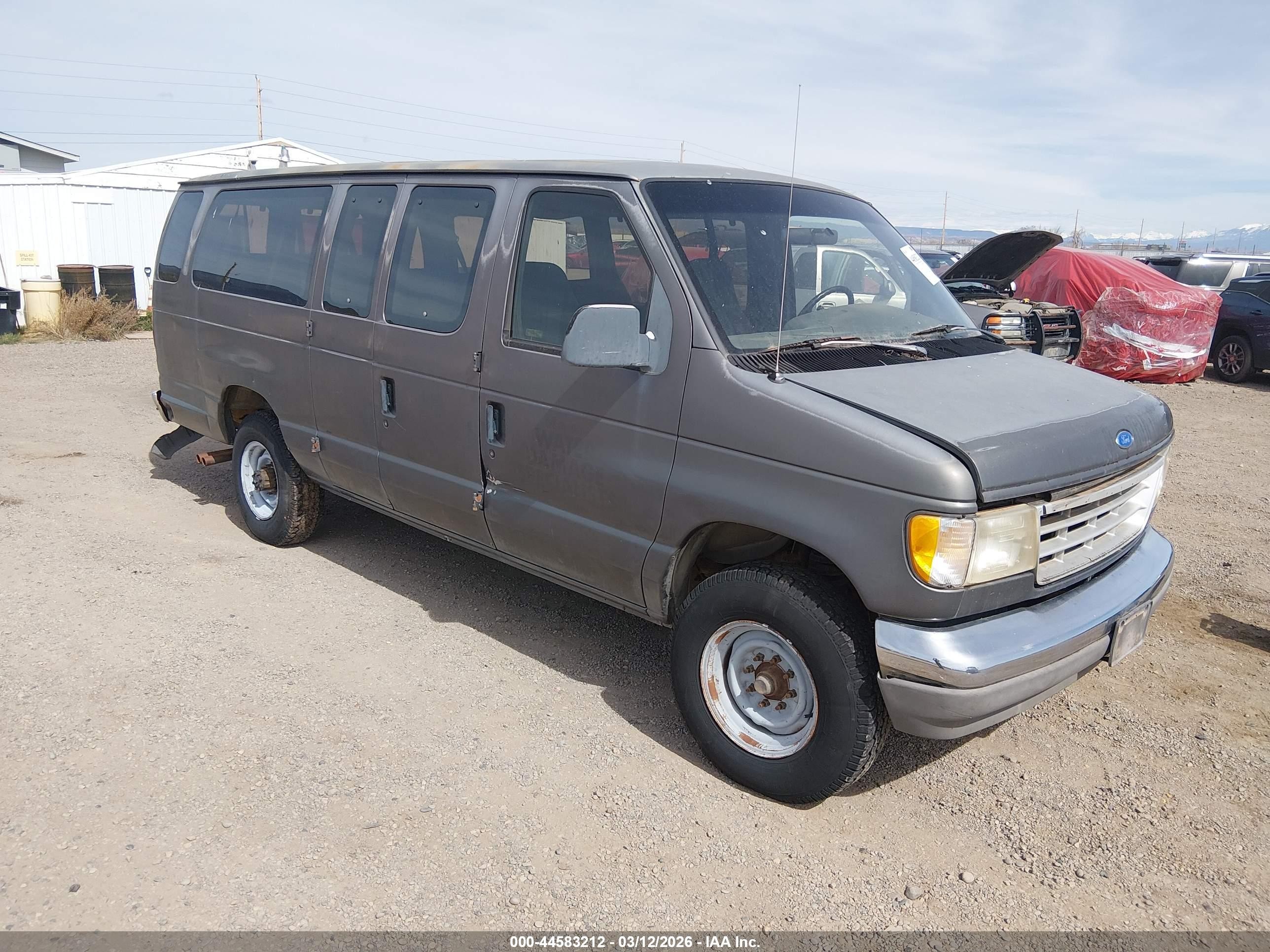 1993 Ford Econoline Wagon Super Custom, VIN 1FBJS31H1PHA02585 — Rear end