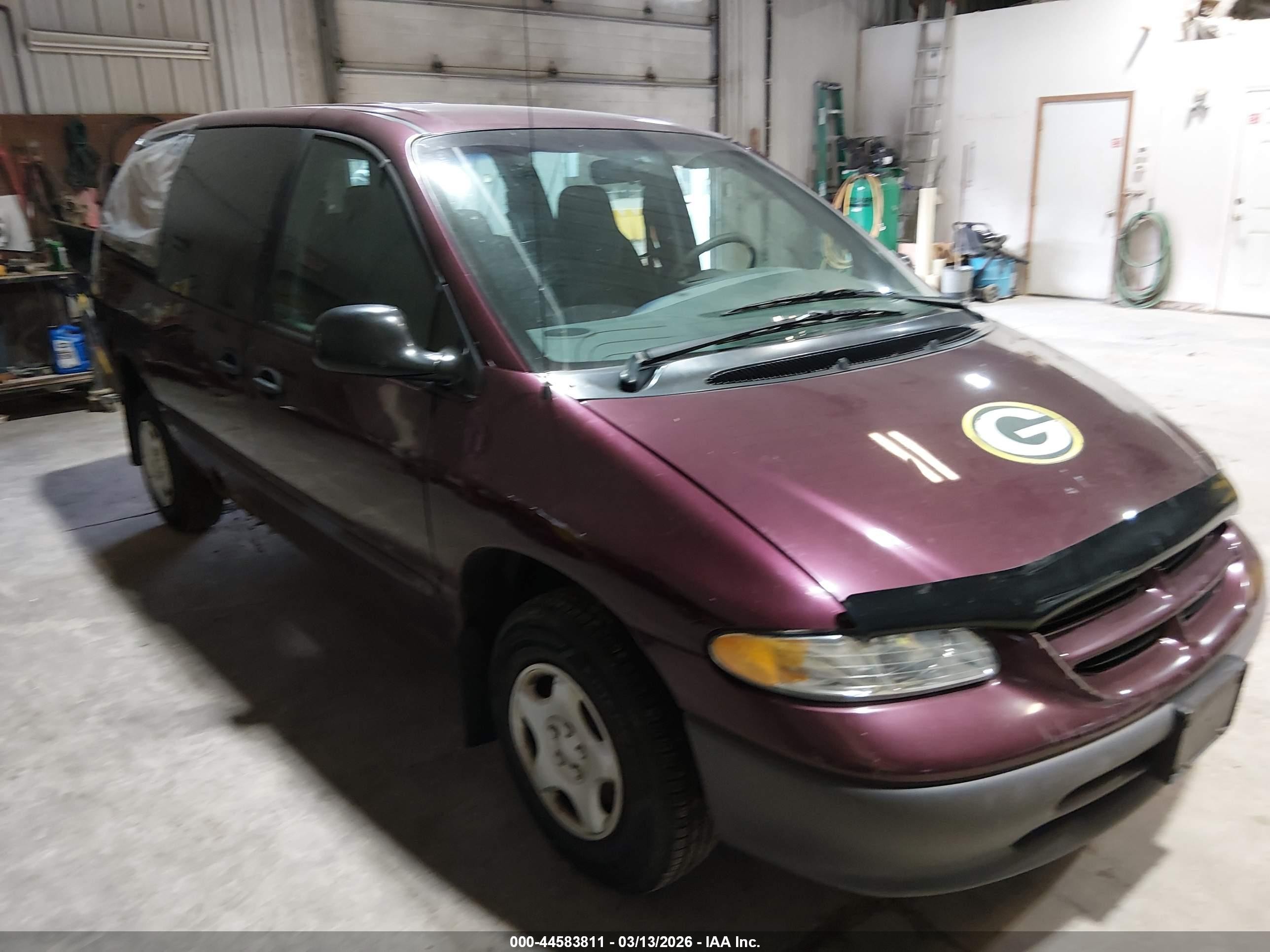 1998 Dodge Caravan, VIN 2B4GP2437WR588646 — Бок