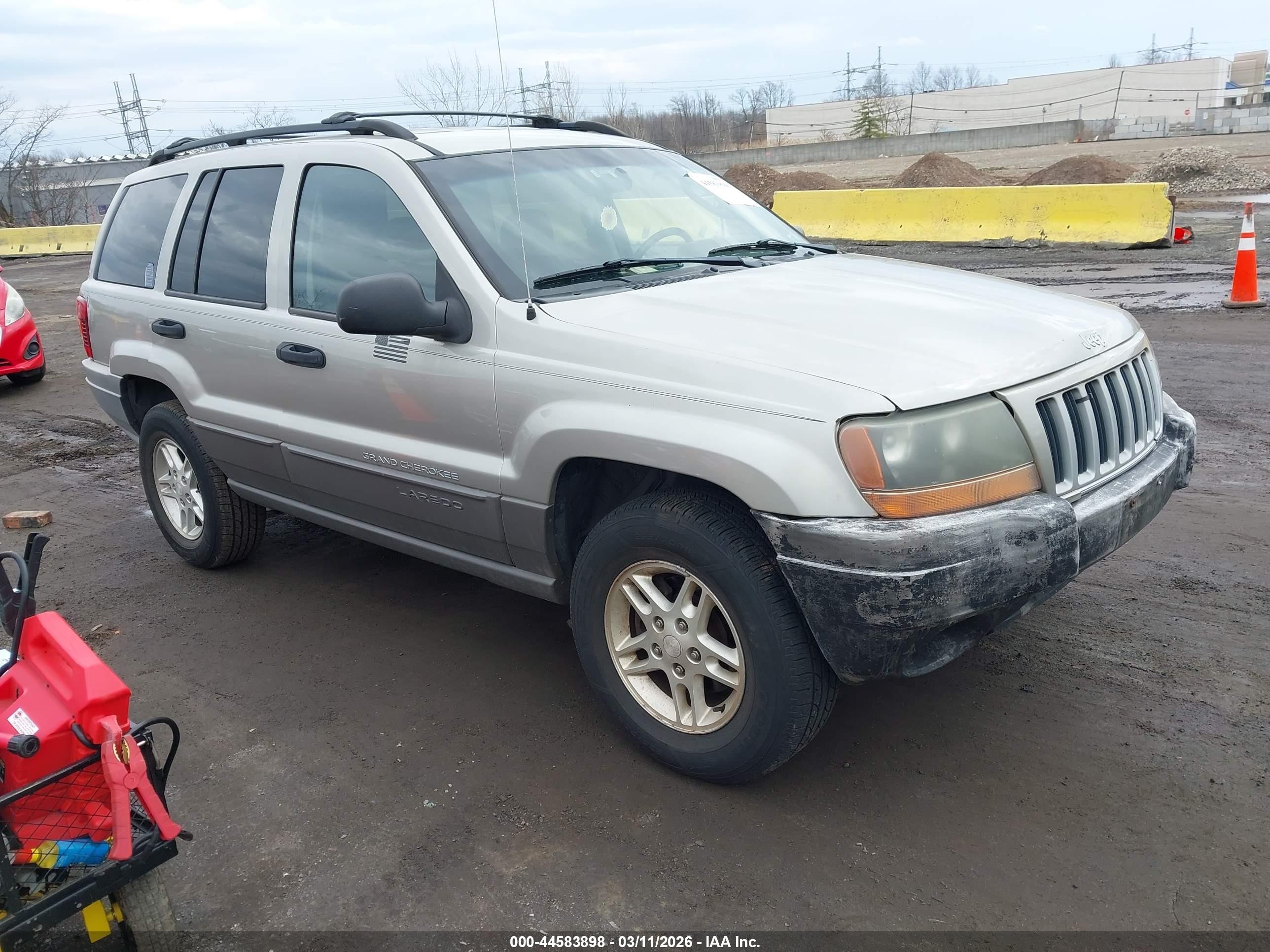2004 Jeep Grand Cherokee Laredo, VIN 1J4GW48S04C305894 — Normal wear