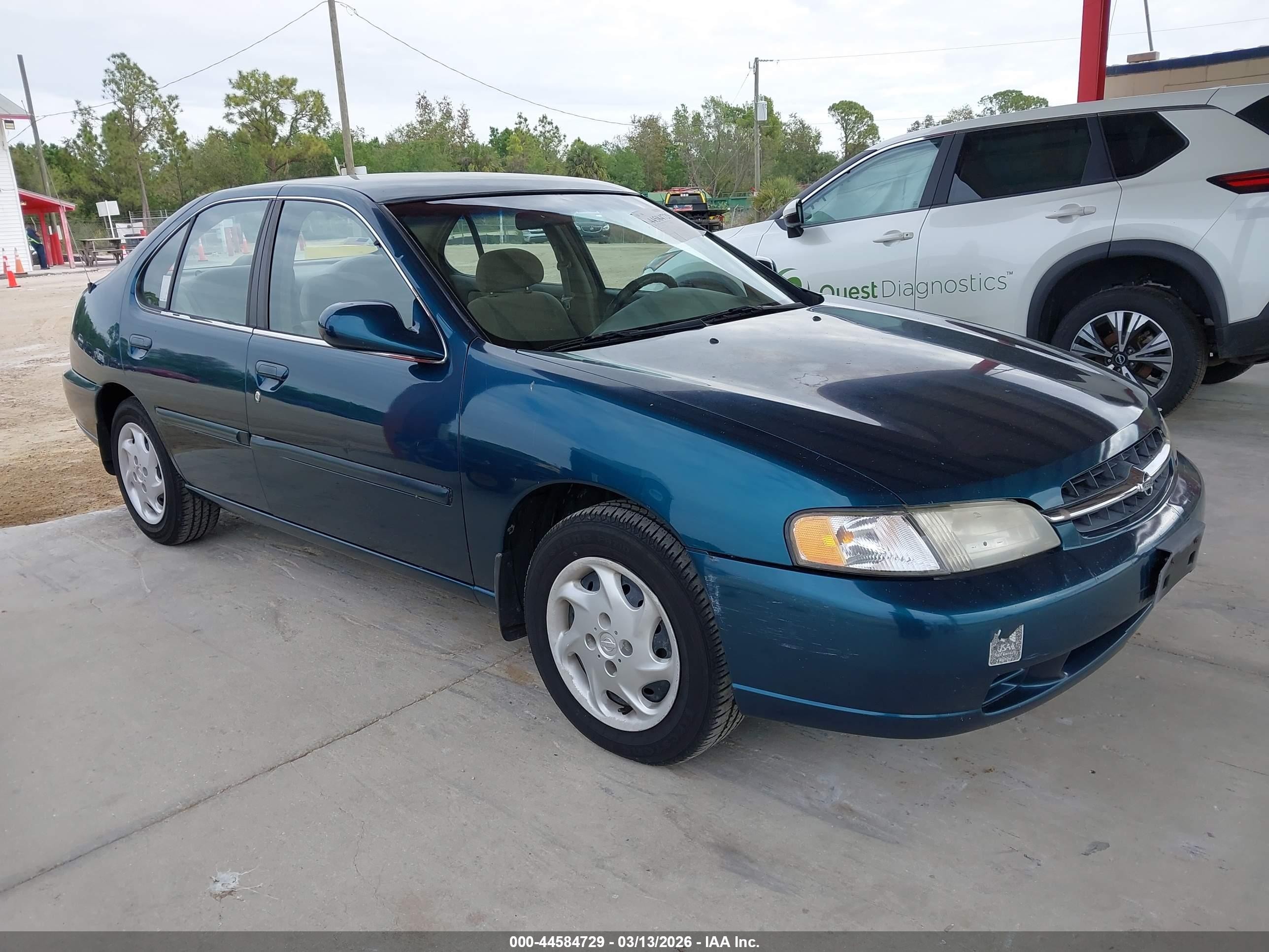 1998 Nissan Altima XE, VIN 1N4DL01D1WC242318 — Normal wear