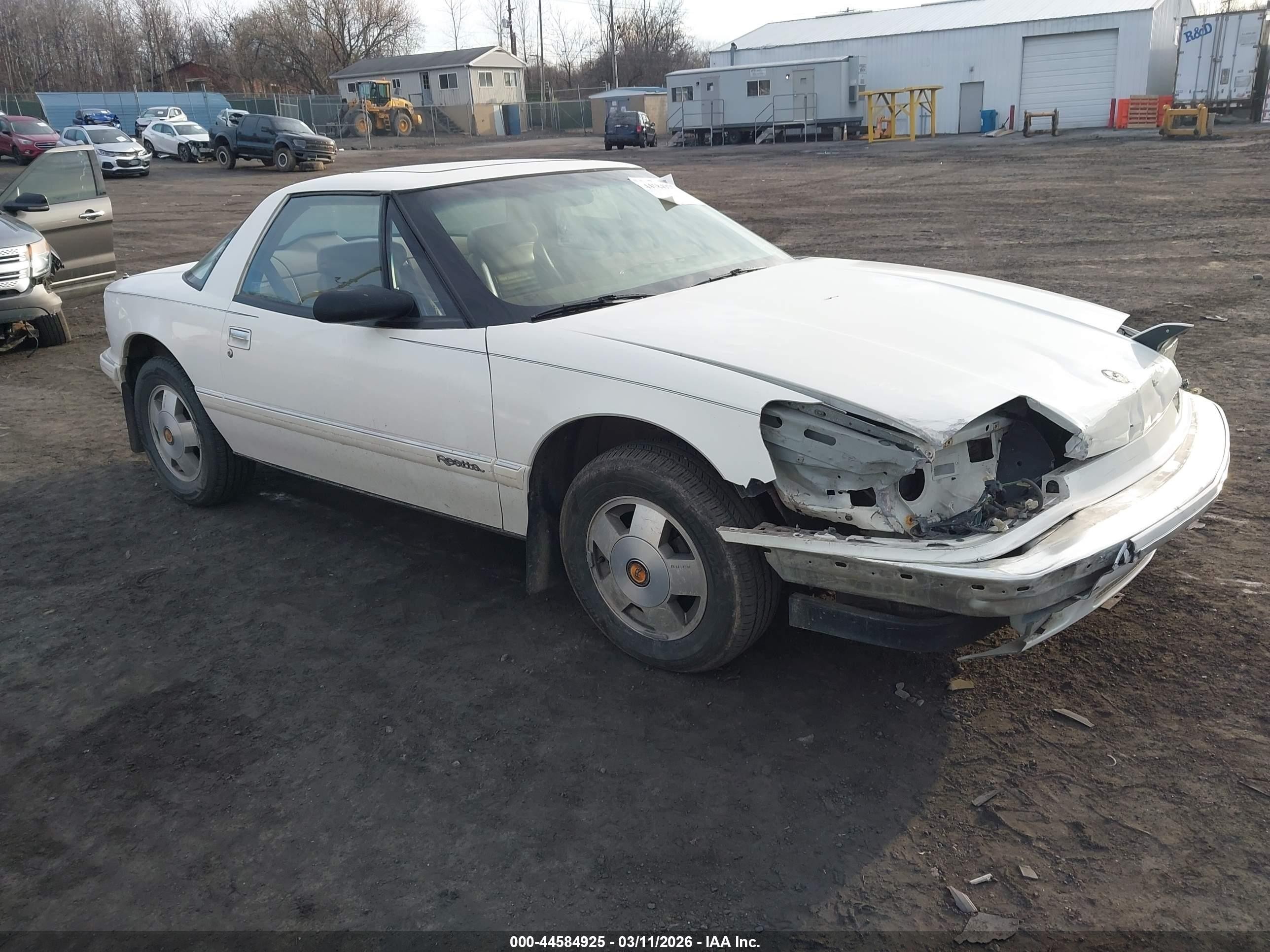 1990 Buick Reatta, VIN 1G4EC13C9LB907231 — Front end