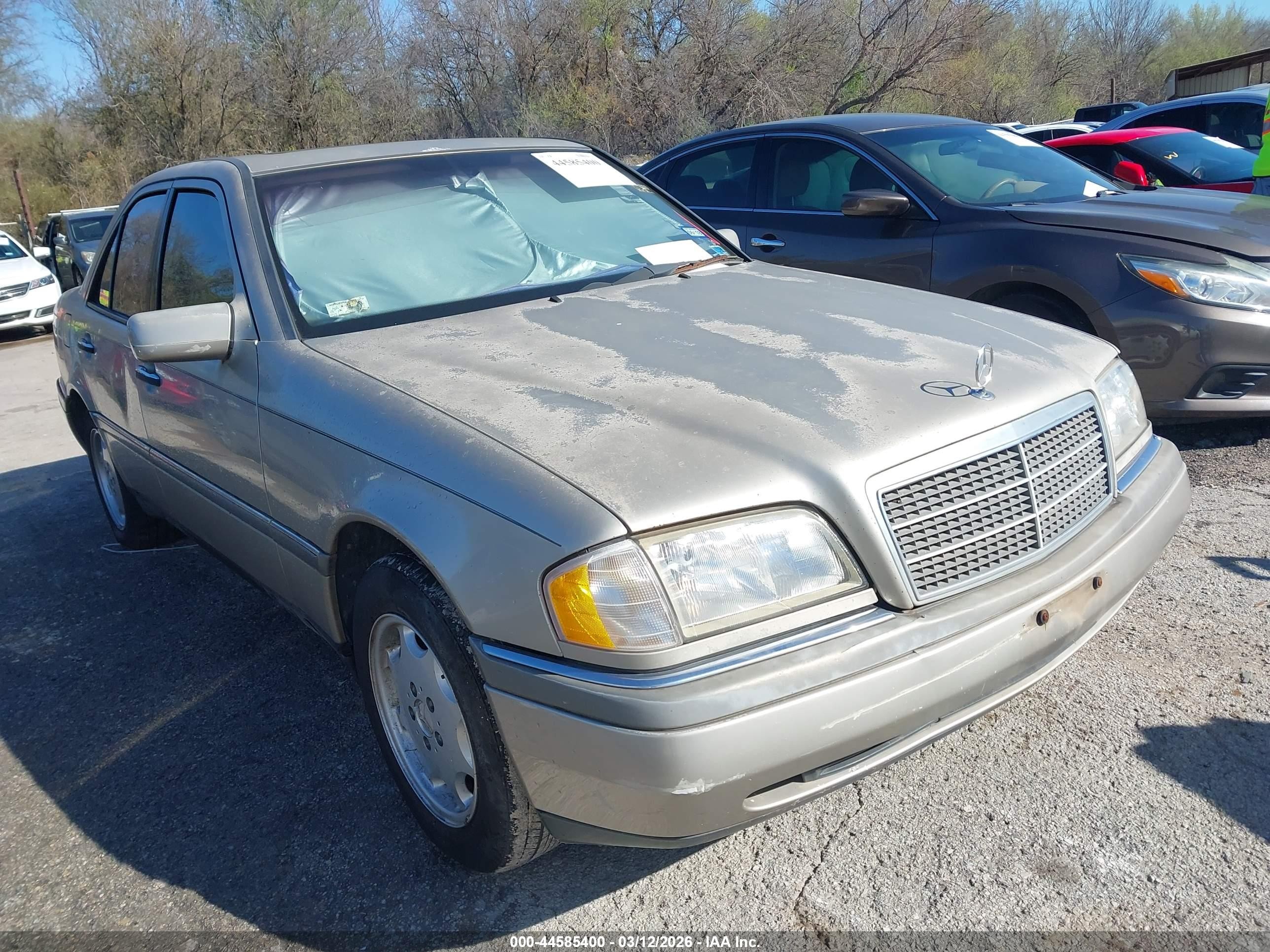 1997 Mercedes-Benz C 230/260/280/320, VIN WDBHA23E2VF539578 — Front end